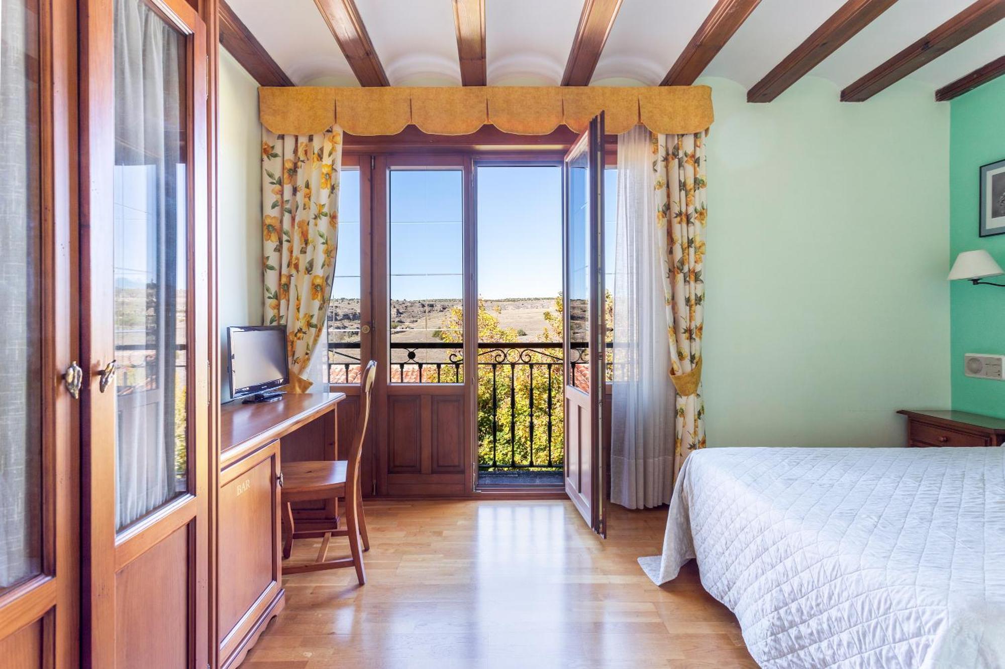 Double Room,1541376046:JPEG