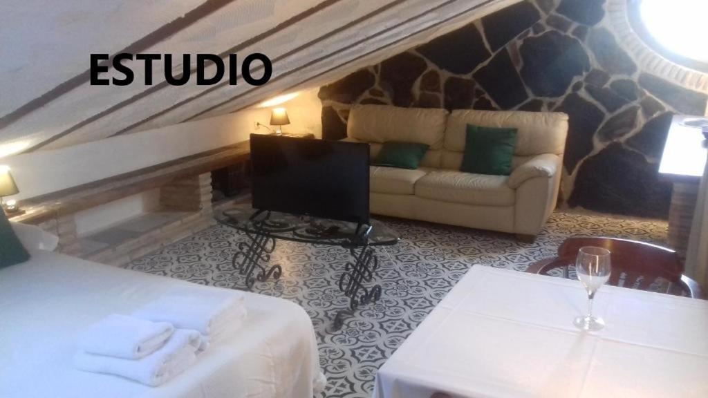 Queen Studio Spa Bath,1541601487:JPEG