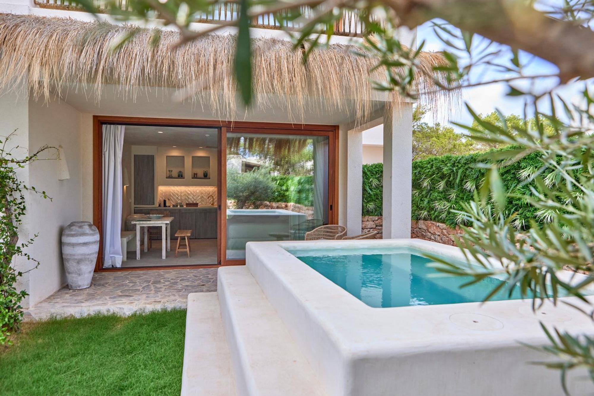 Estudio con piscina y jardín