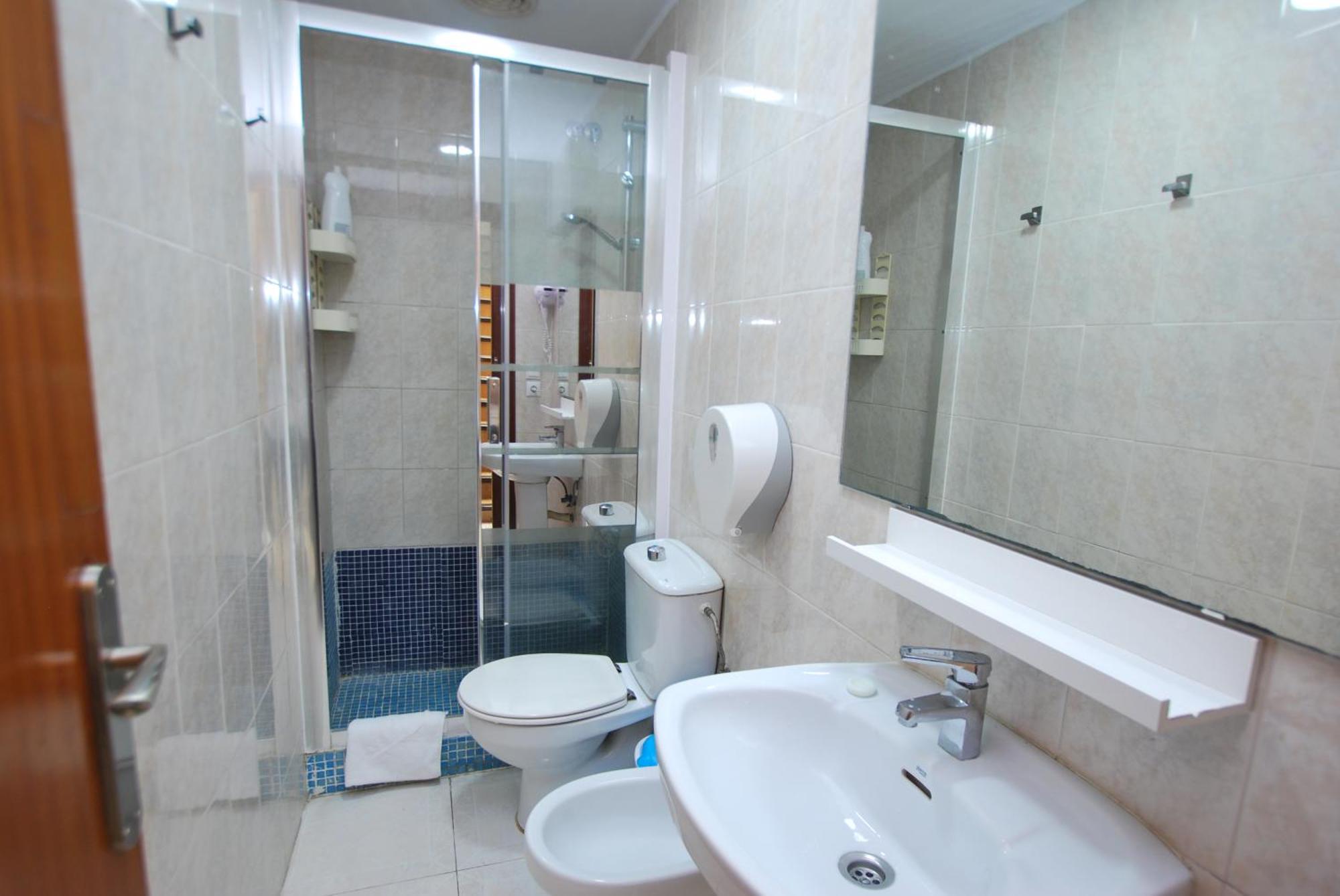 Habitación Individual con baño compartido