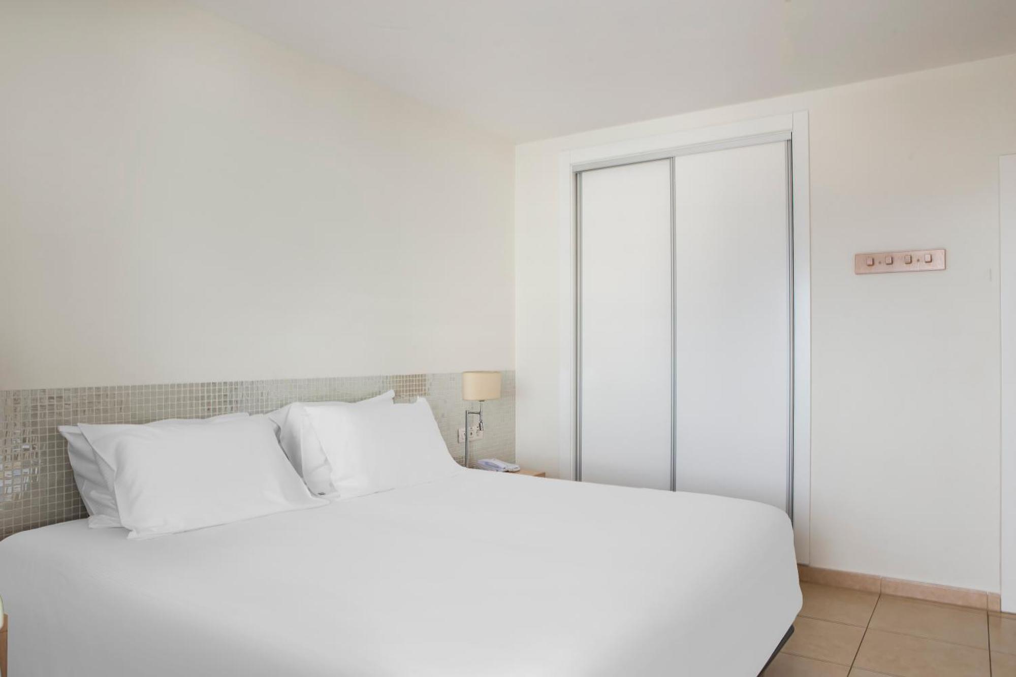 One-Bedroom Apartment,1546729771:JPEG