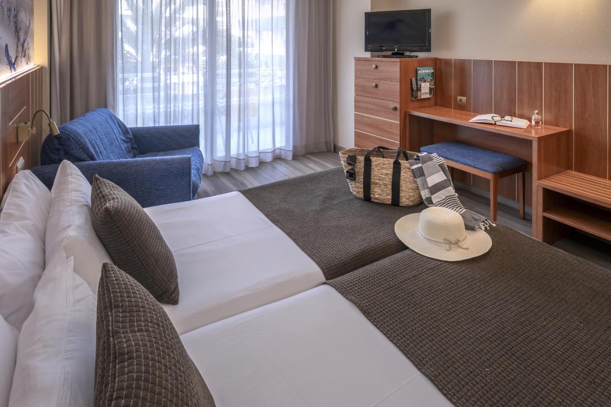 Double or Twin Room with Balcony and Pool View,1272993124:JPEG