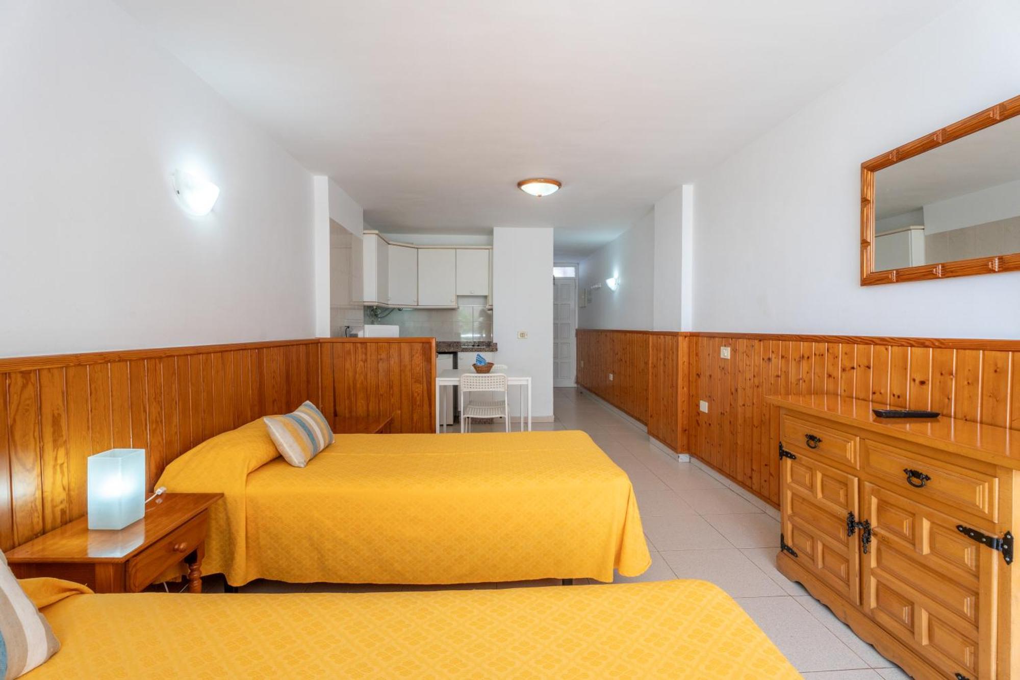 Estudio con vistas al jardín
