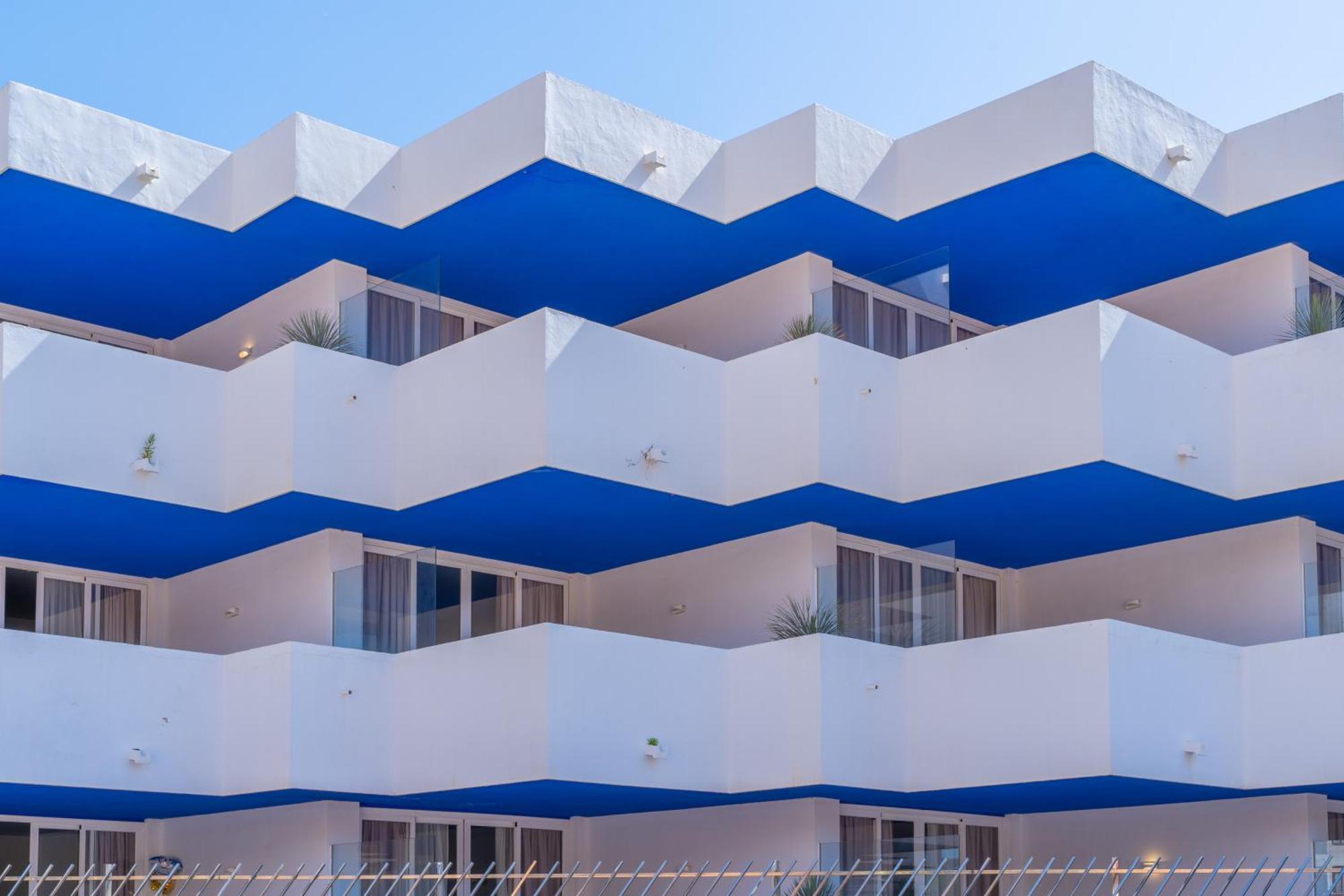 Superior One-Bedroom Apartment with Side Sea View,1350160702:JPEG