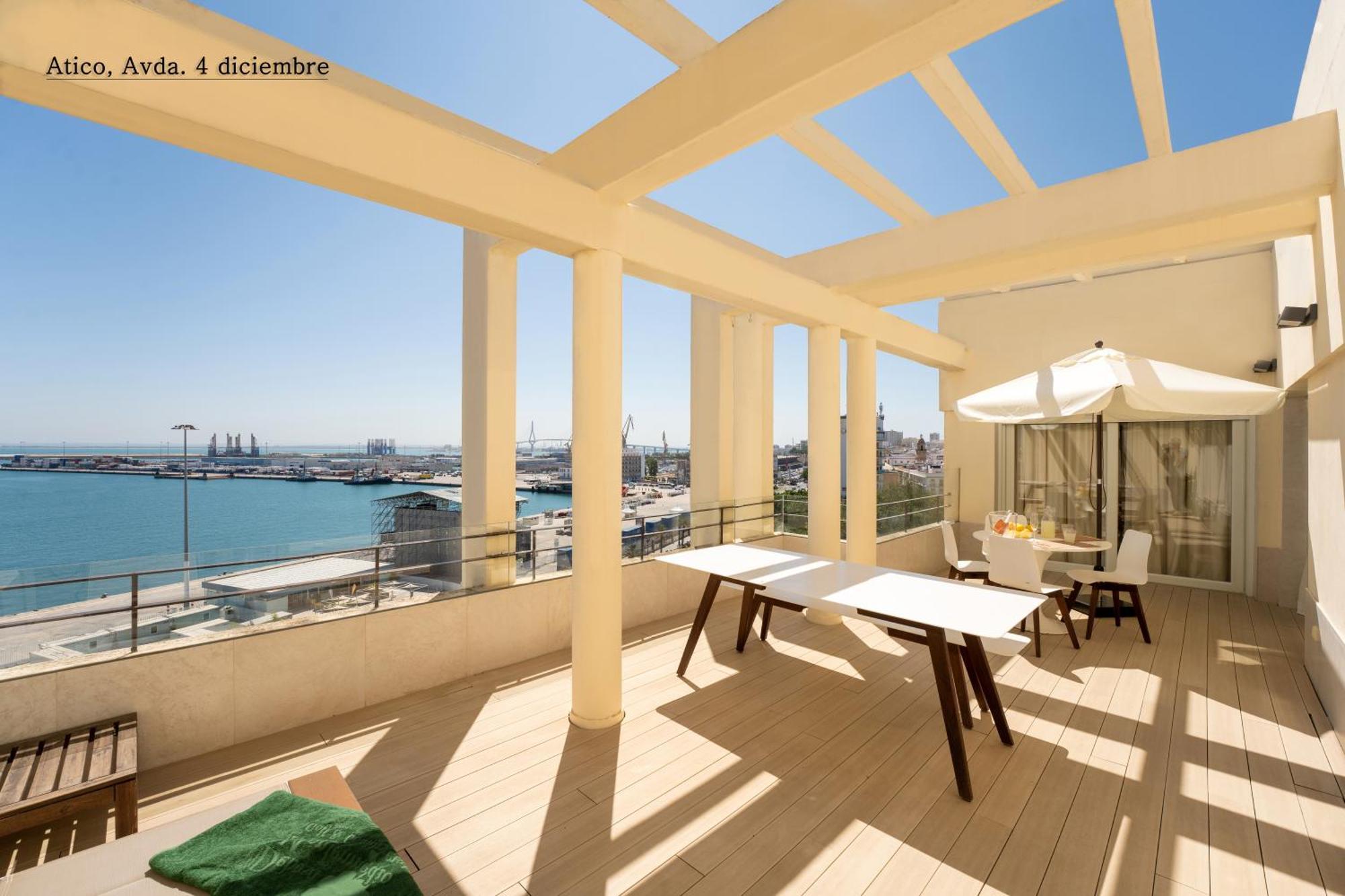 Ático de lujo de 2 habitaciones con terraza privada en Avenida 4 de diciembre de 1977, edificio 26-27