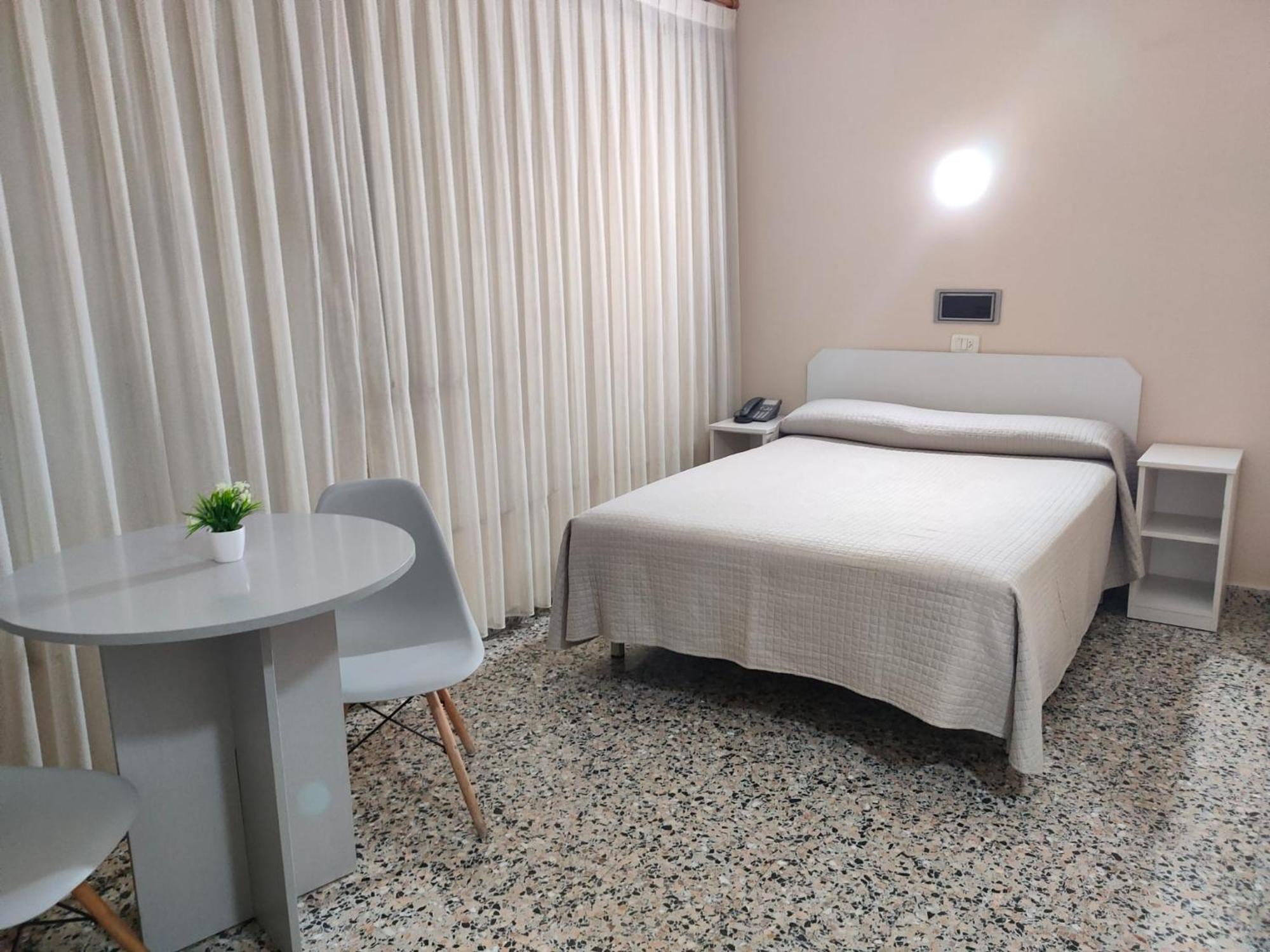 Twin Room,1551571759:JPEG