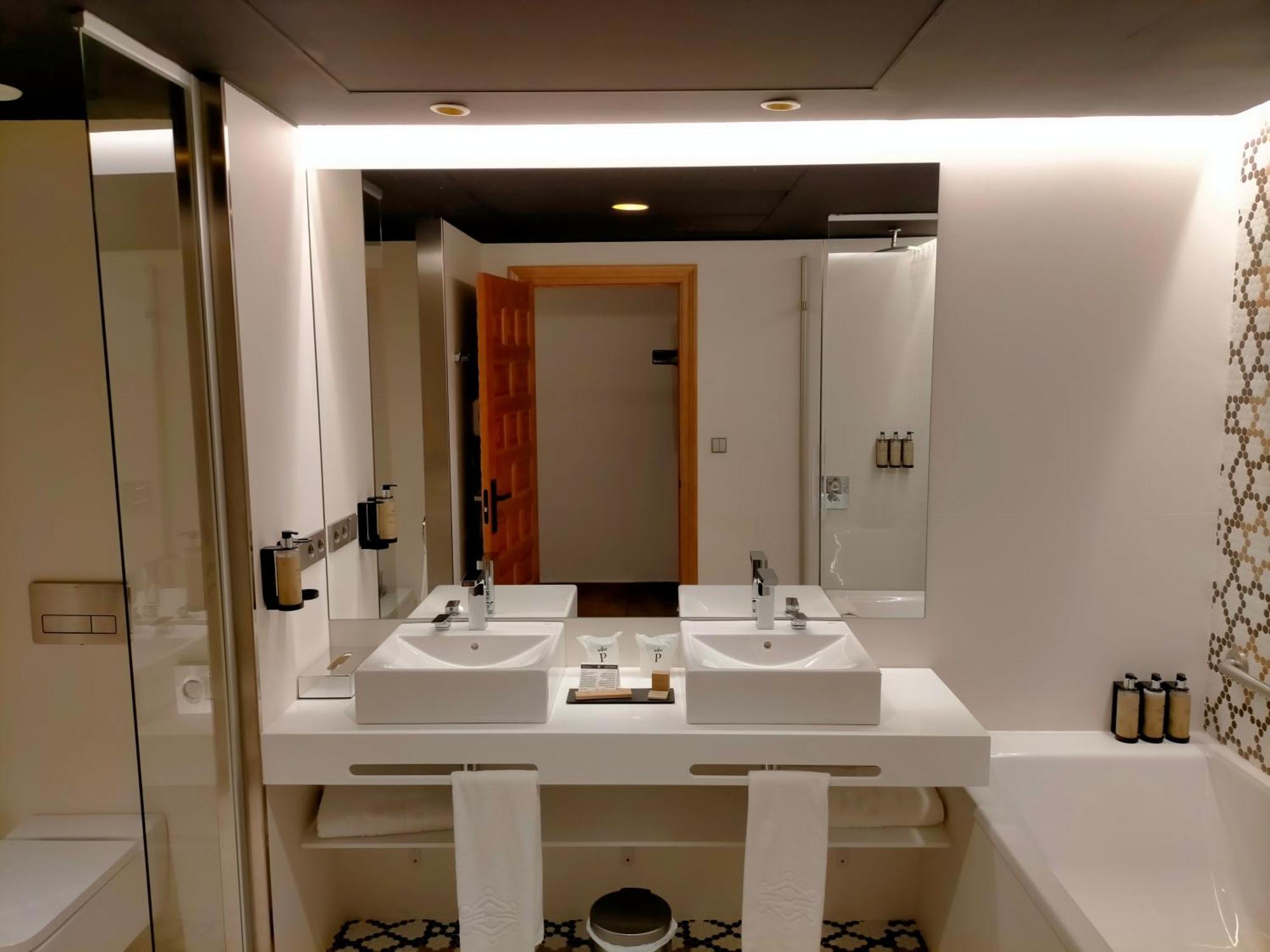 Superior Twin Room,1552299265:JPEG