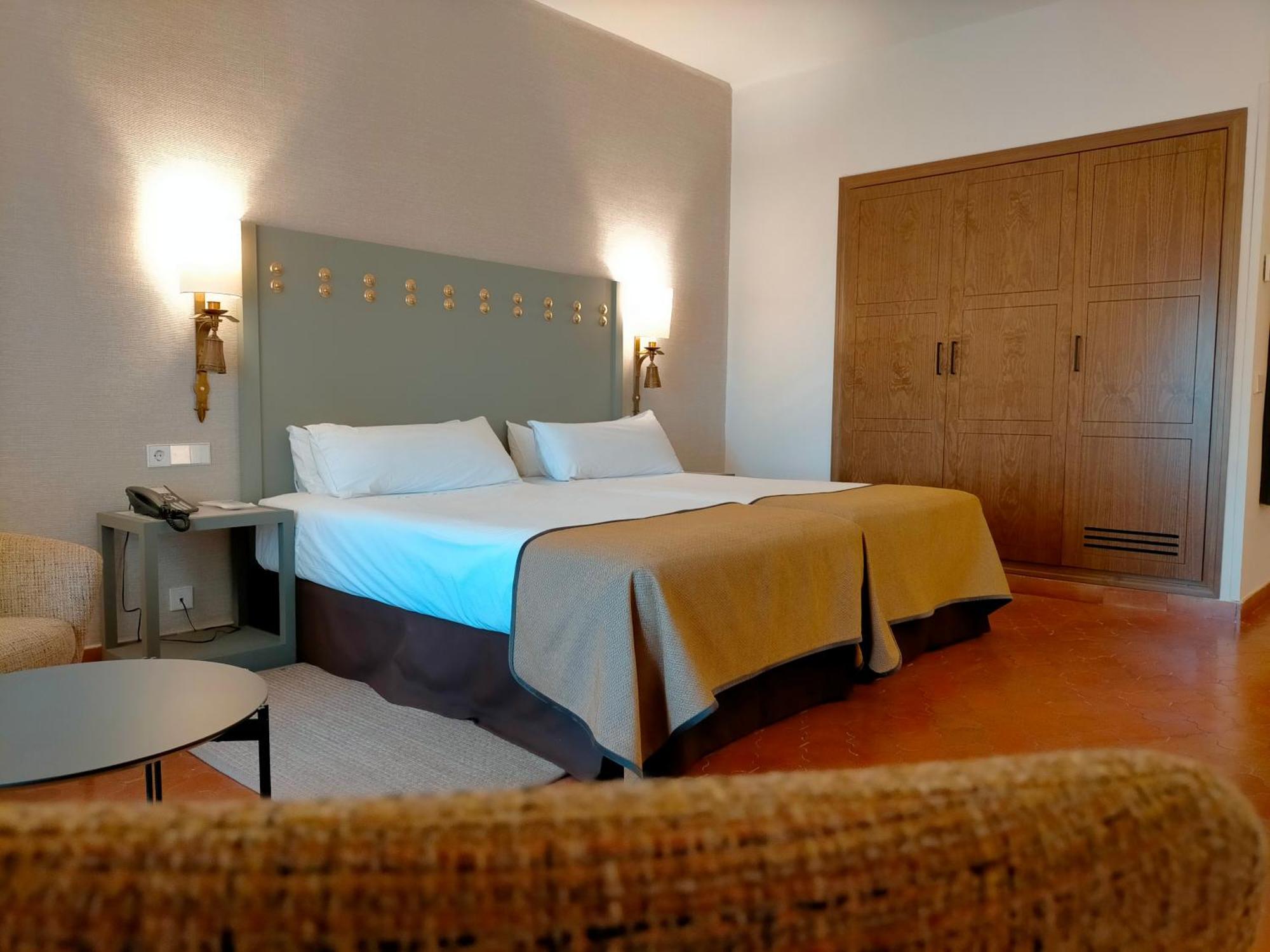 Twin Room,1552331584:JPEG