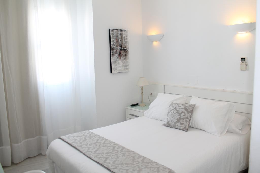 Economy Double or Twin Room,155485085:JPEG