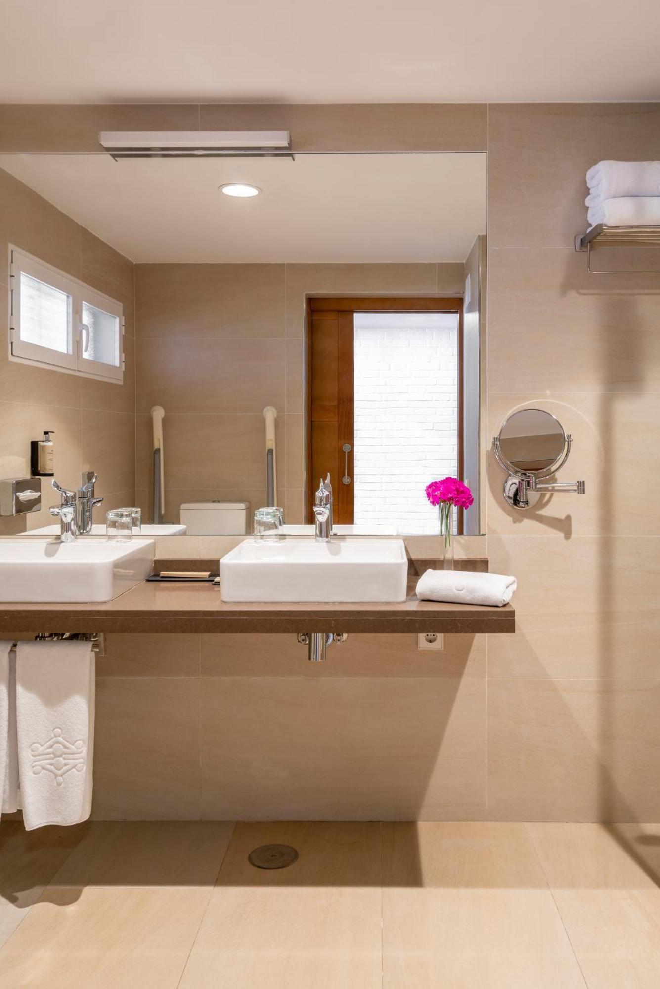 Superior Double Room,1555873351:JPEG