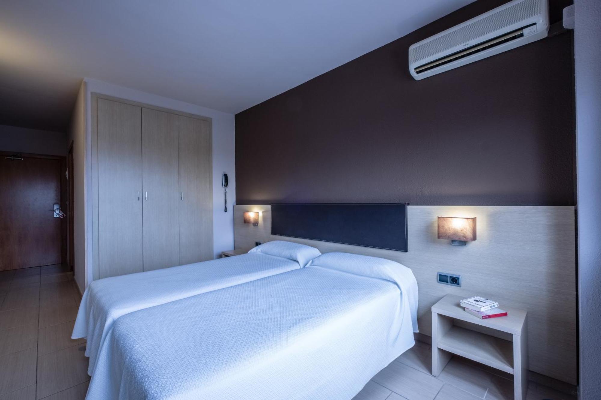 Double or Twin Room,1431840004:JPEG