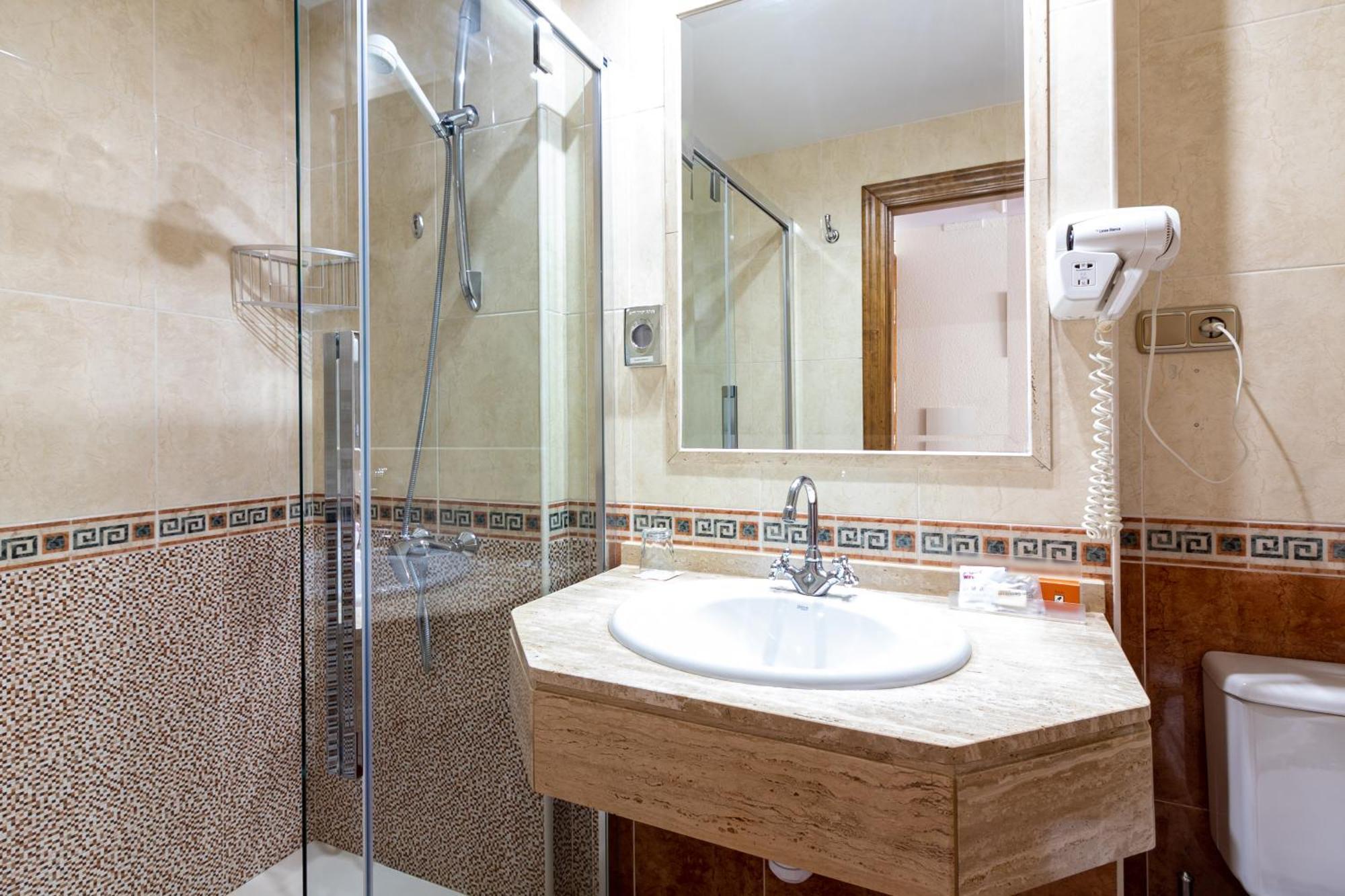 Budget Double or Twin Room,1588042641:JPEG
