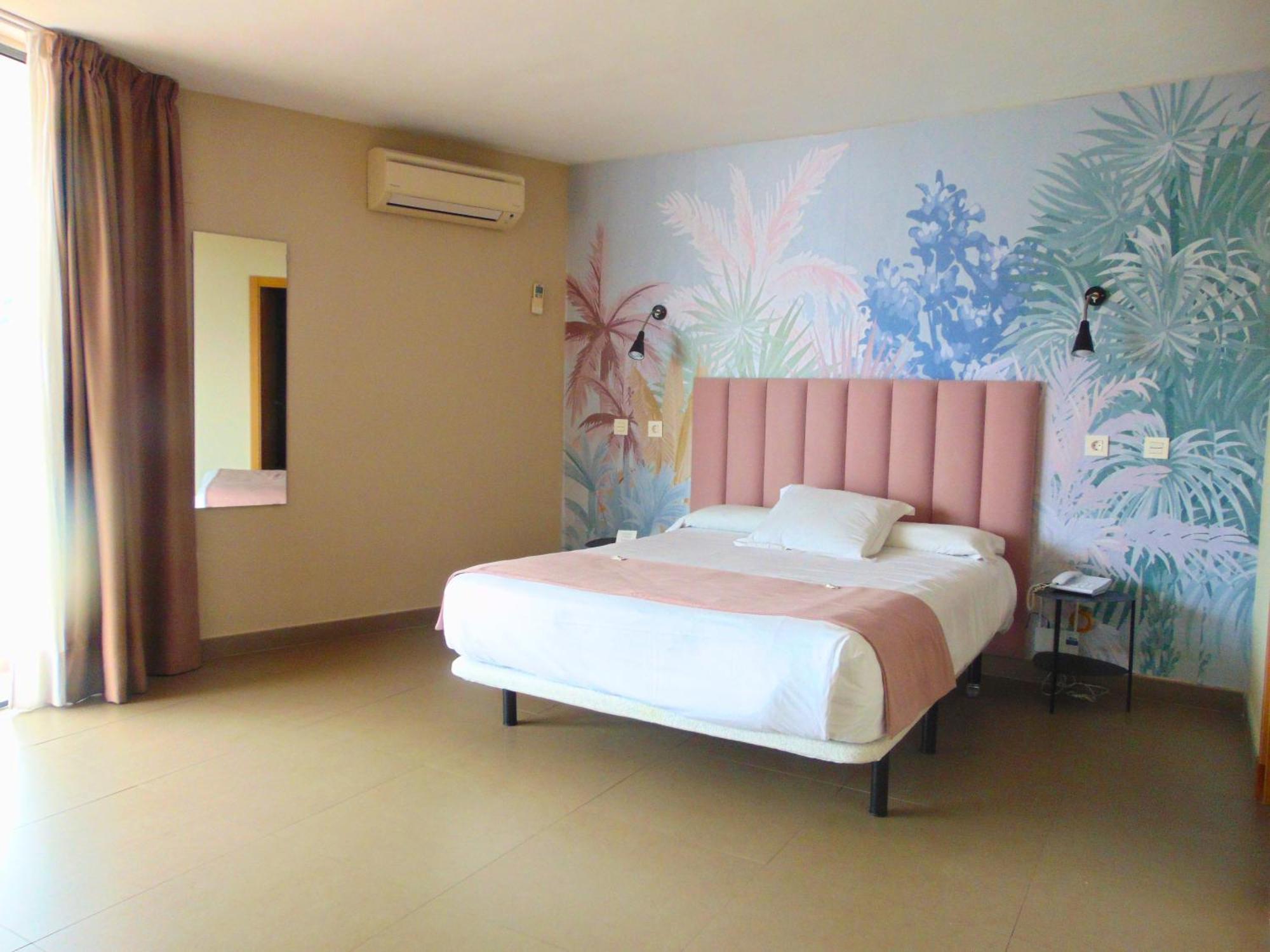 Double or Twin Room with Side Sea View,1682945549:JPEG