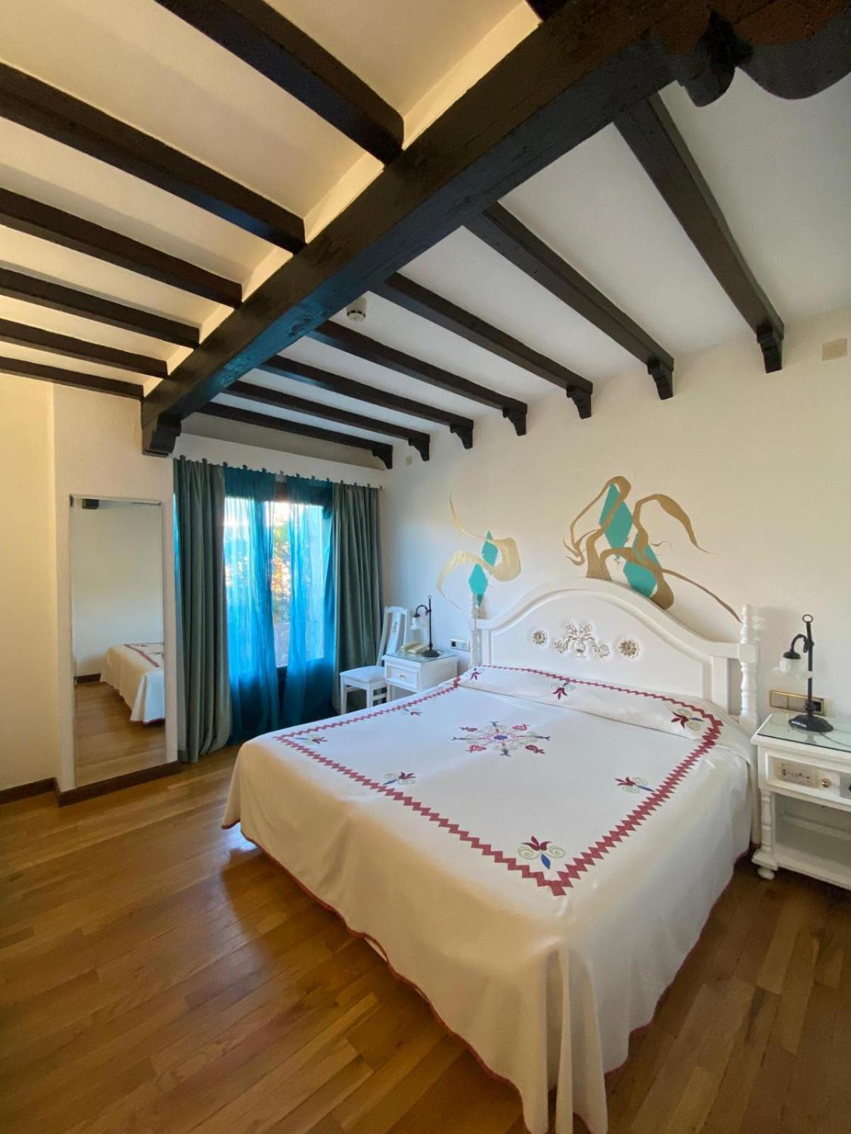 Double or Twin Room with Terrace Access