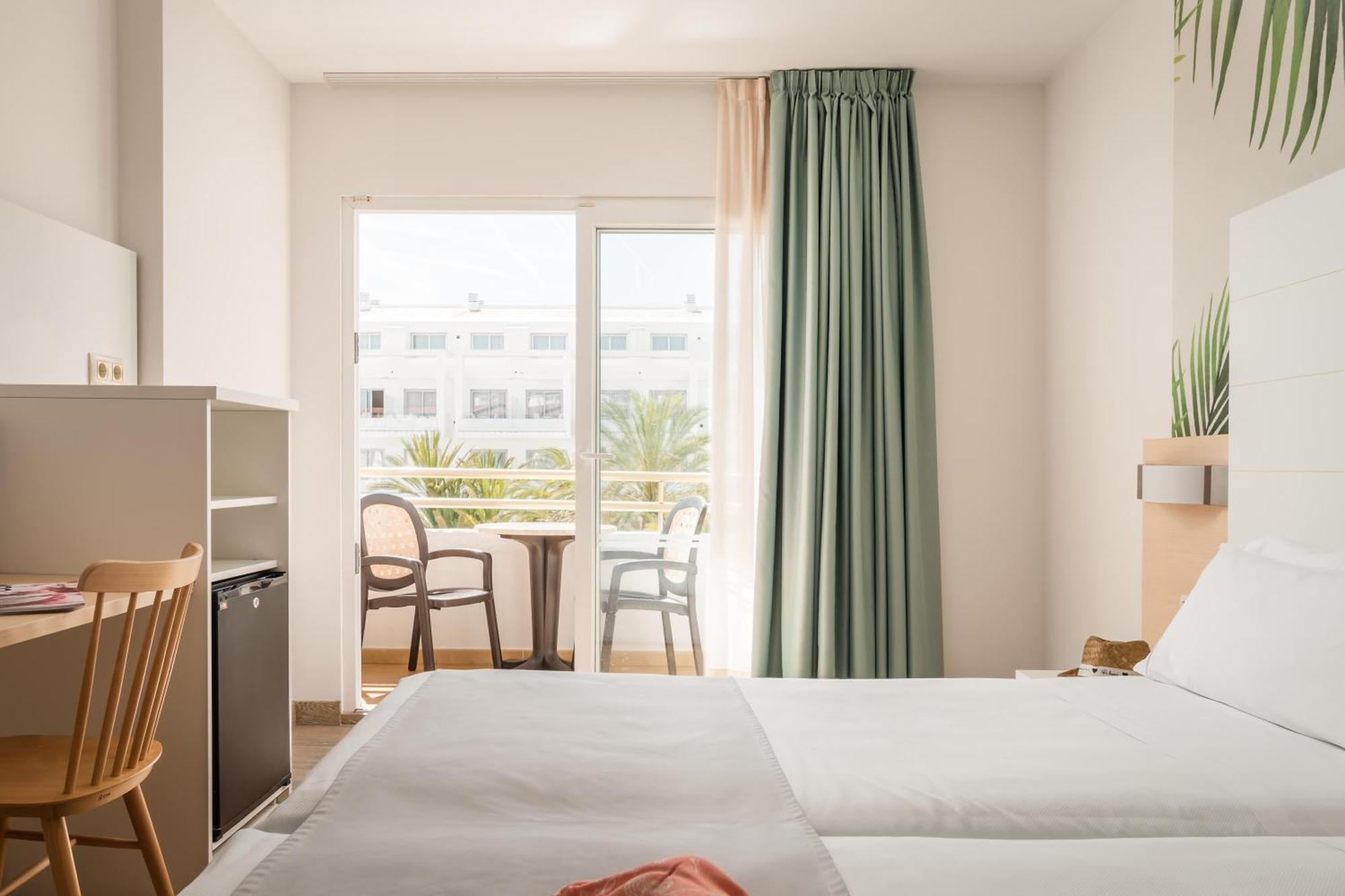 Triple room balcony with pool/sea views,1580142505:JPEG