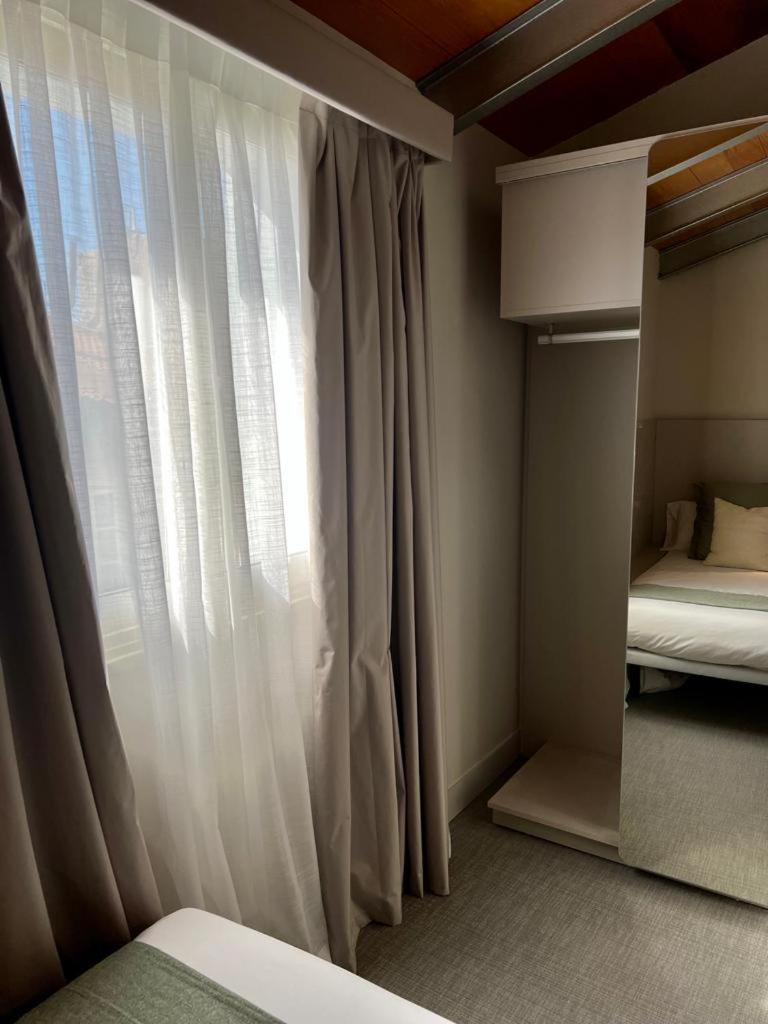 Single Room,1581287515:JPEG