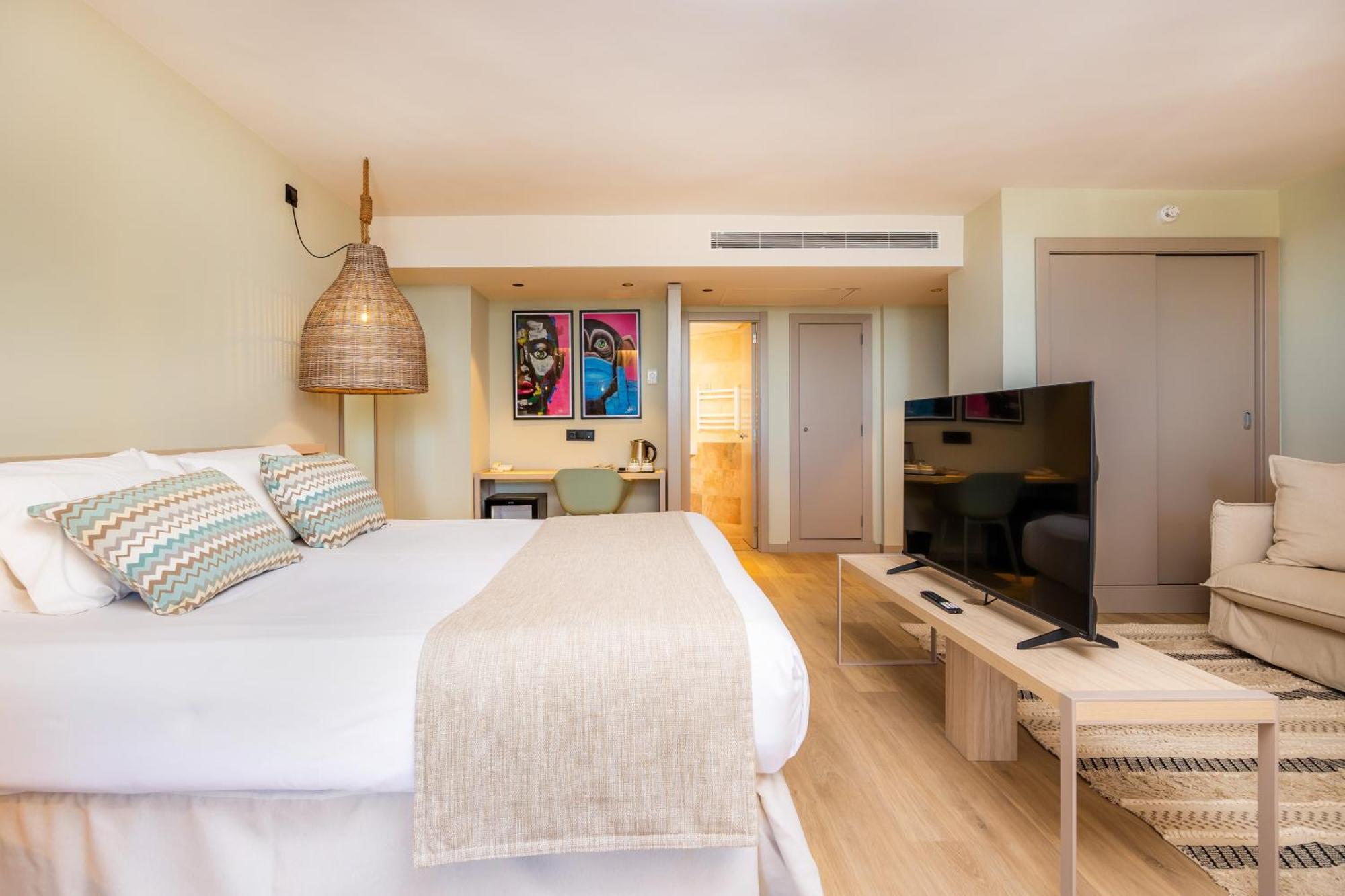 Junior Suite with Balcony,1584692897:JPEG