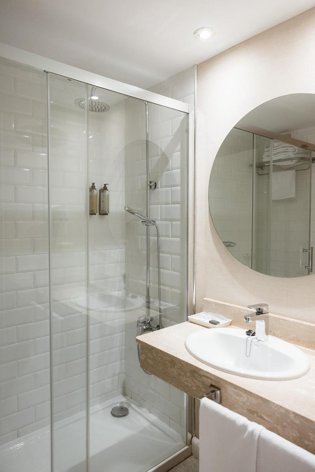 Double or Twin Room with Sea View