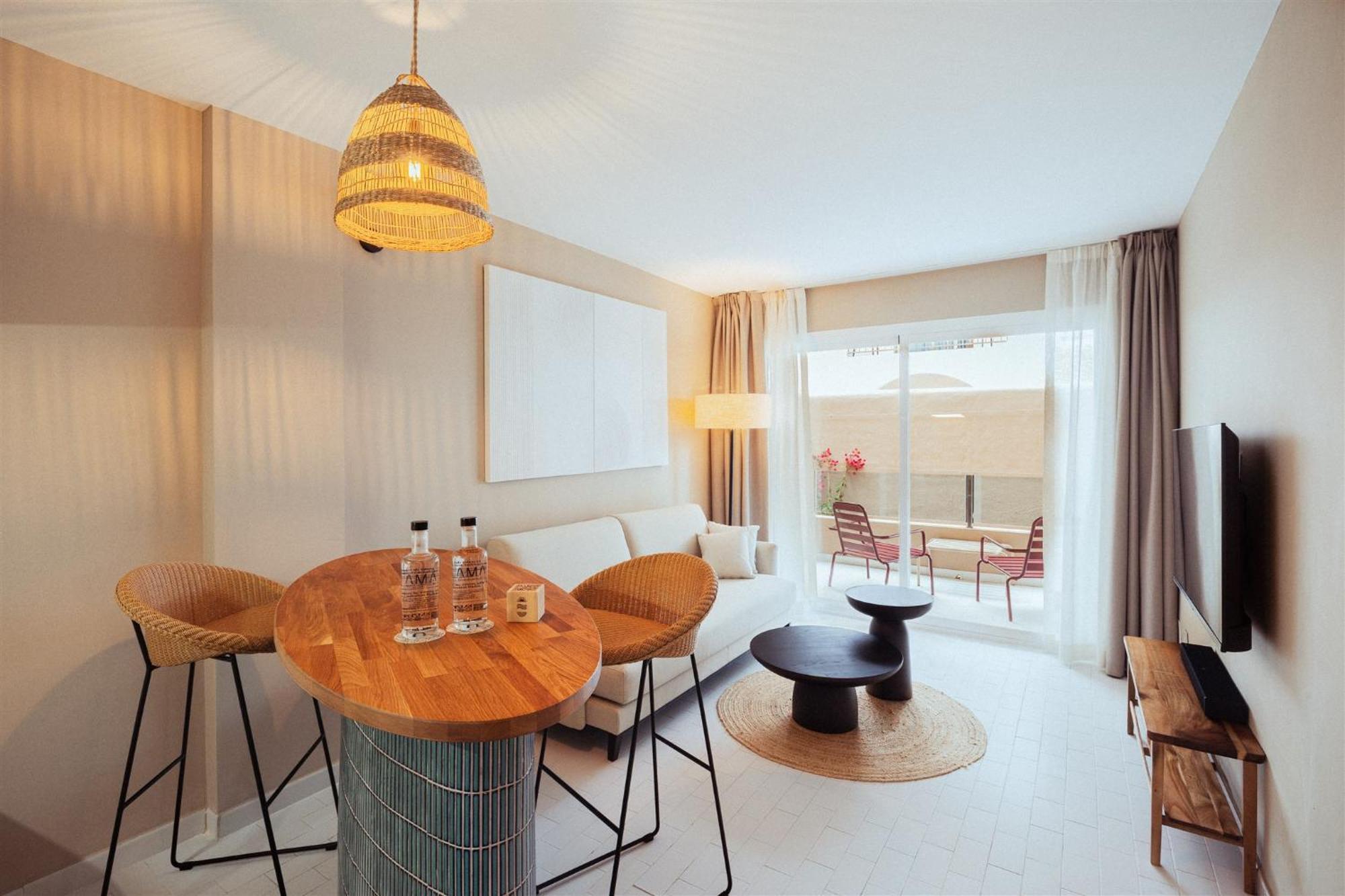 Junior Suite with Garden View,1416773139:JPEG