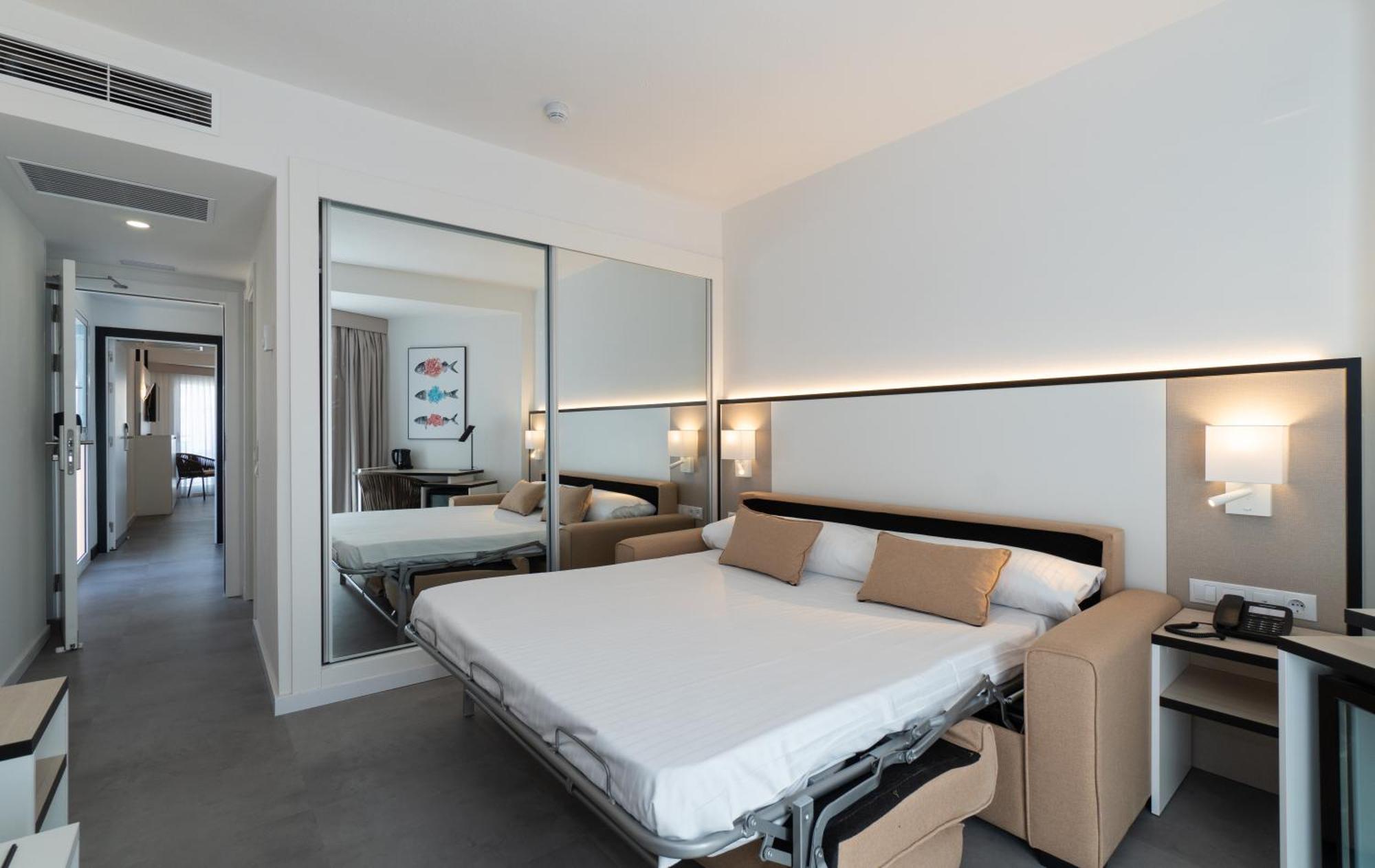 Junior Suite (2 Adults + 2 Children)