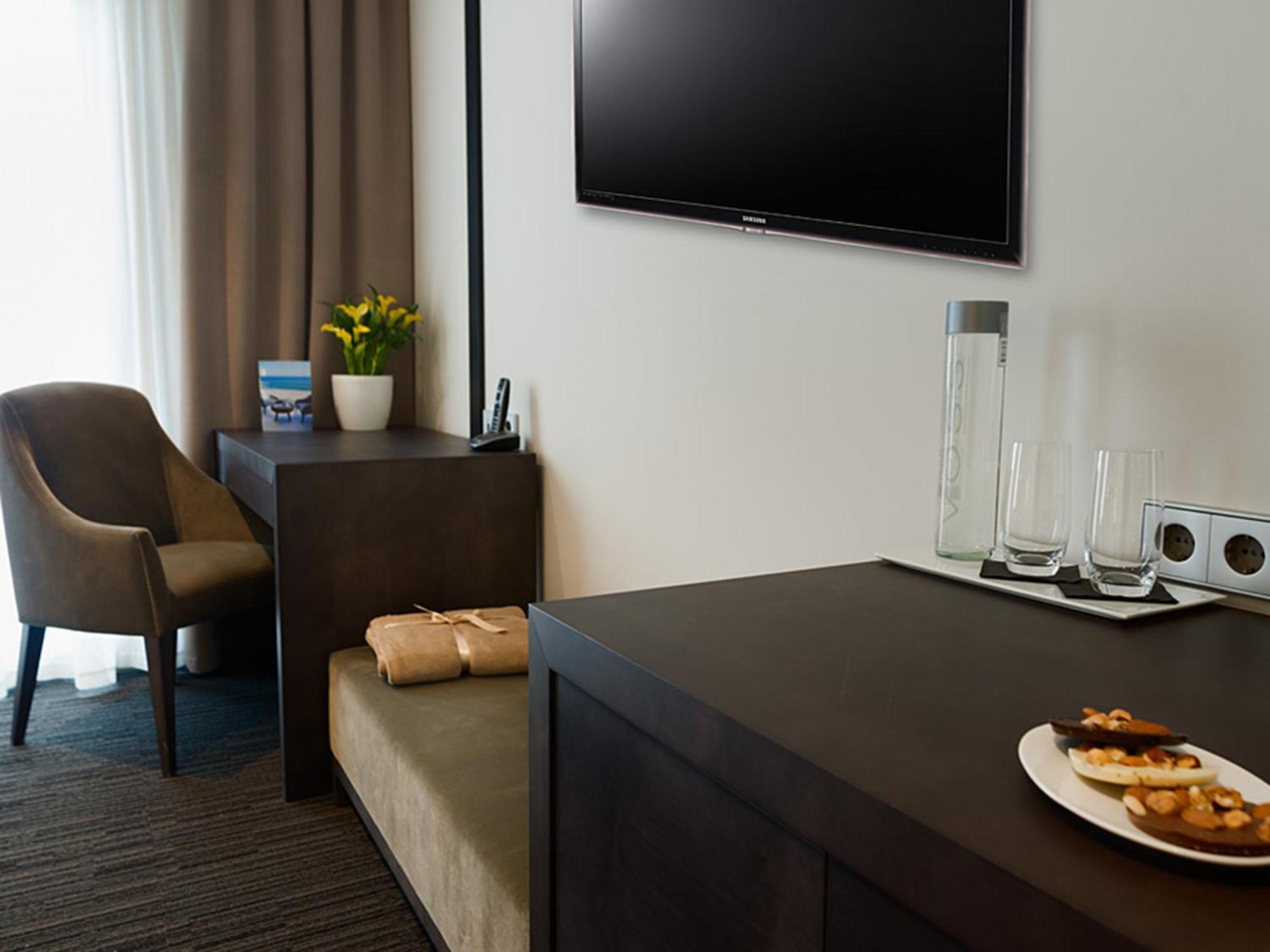 Deluxe Double Room with Spa Access,1589254017:JPEG