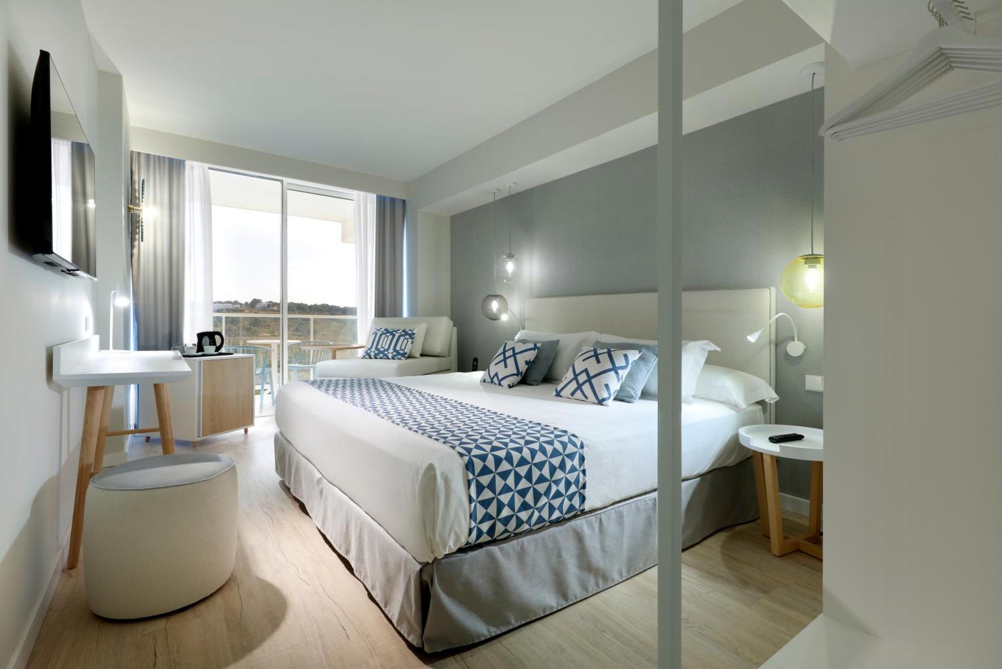 Deluxe Double Room,1284132382:JPEG