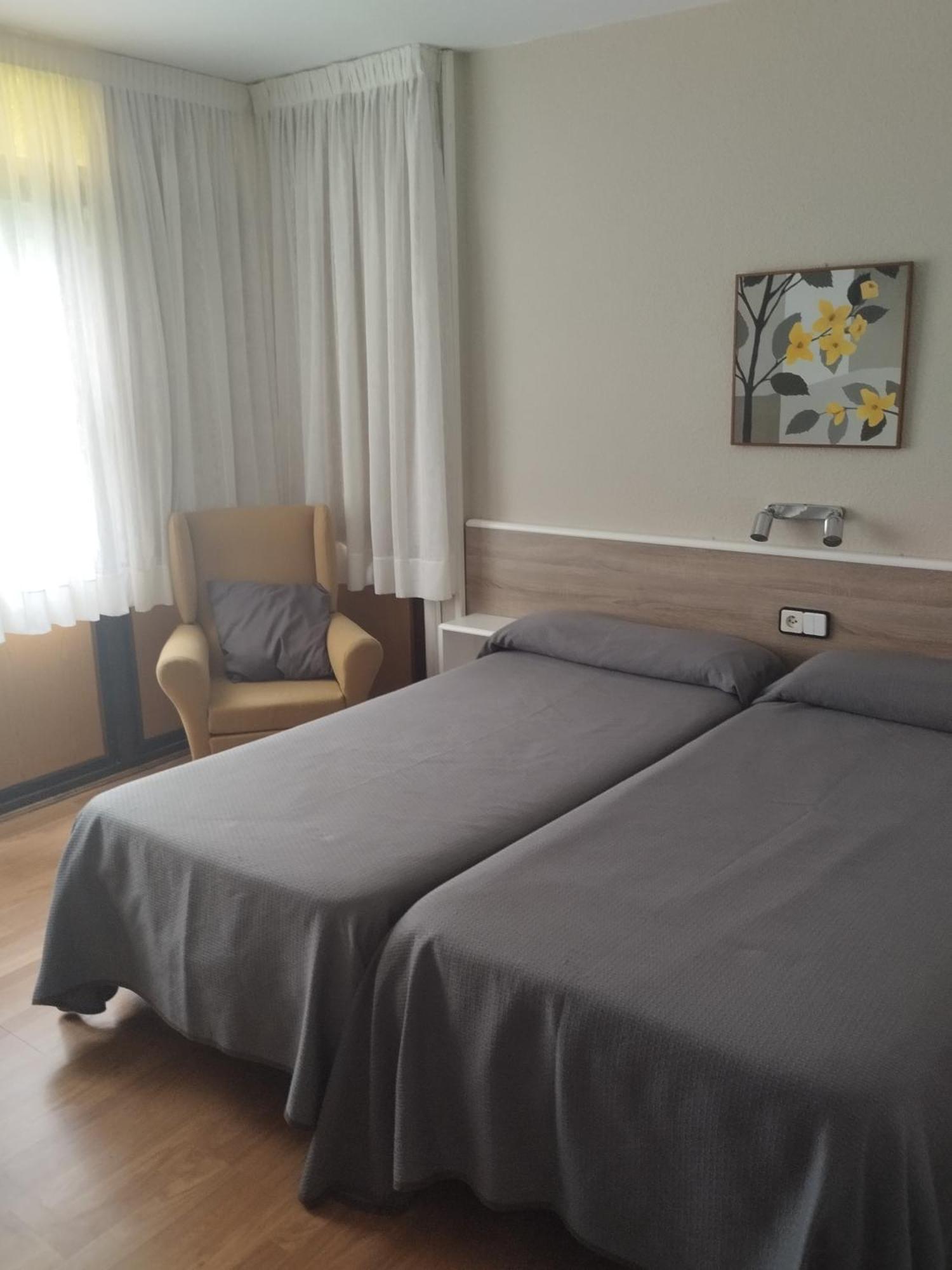 Single Room with Bathroom,1590340320:JPEG