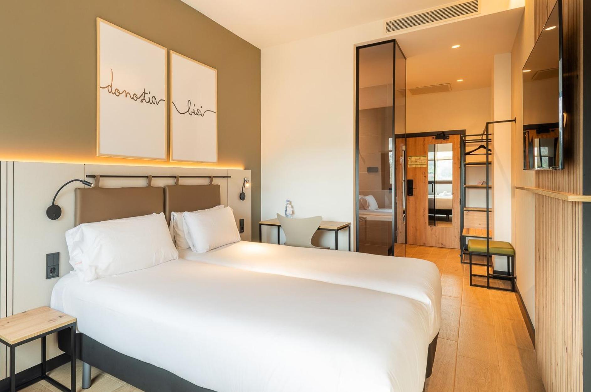 Superior Double Room,1504354699:JPEG