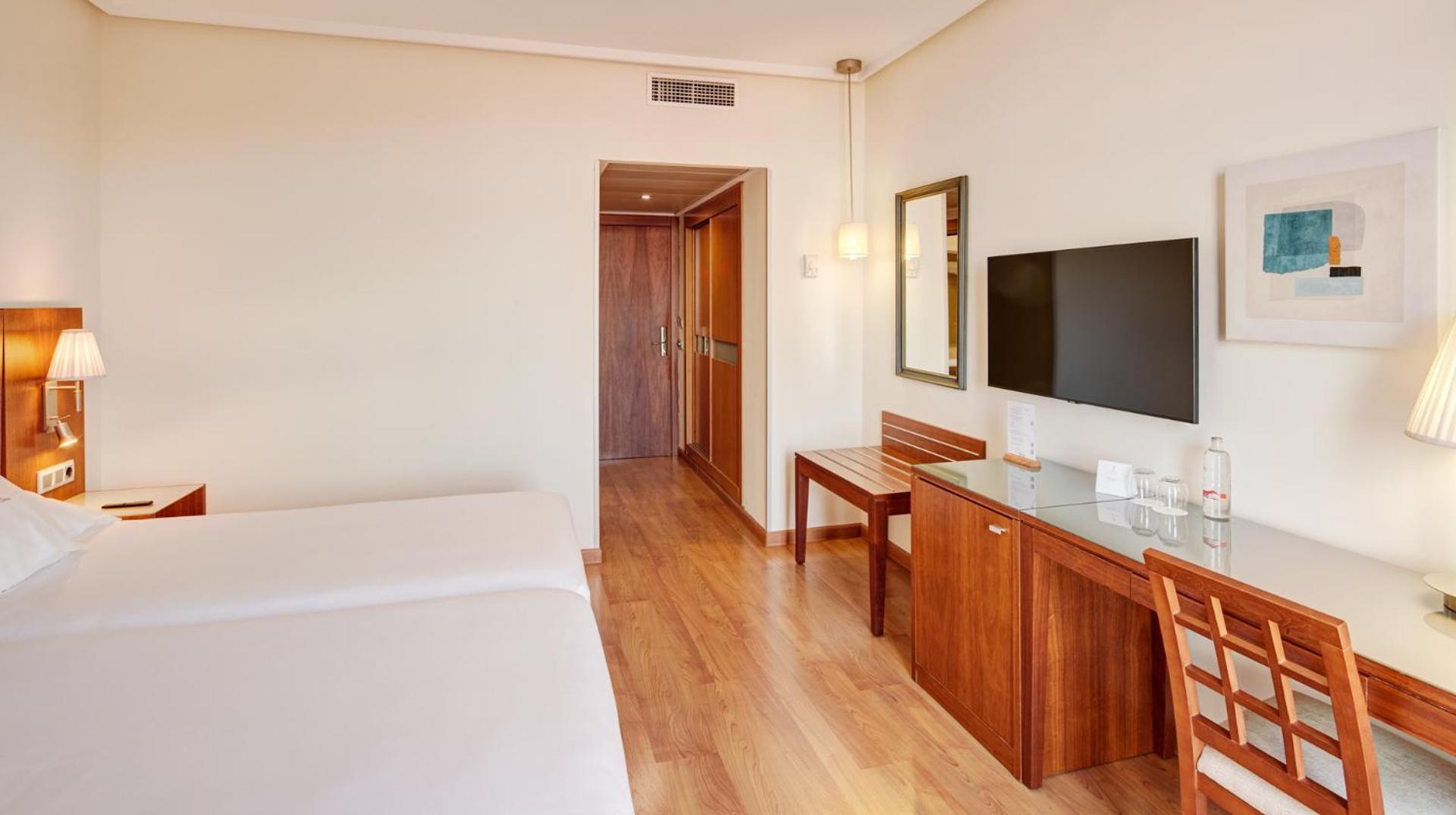Twin Room,1592873585:JPEG