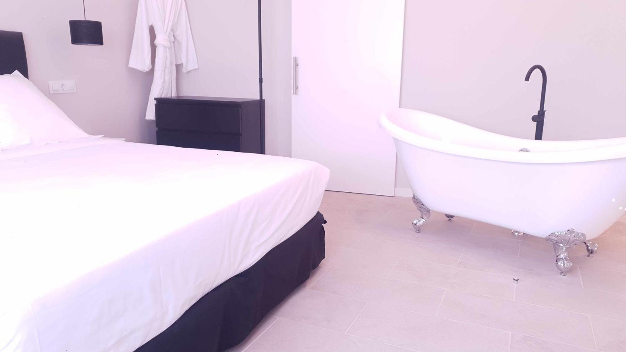 Deluxe Double Room Bath