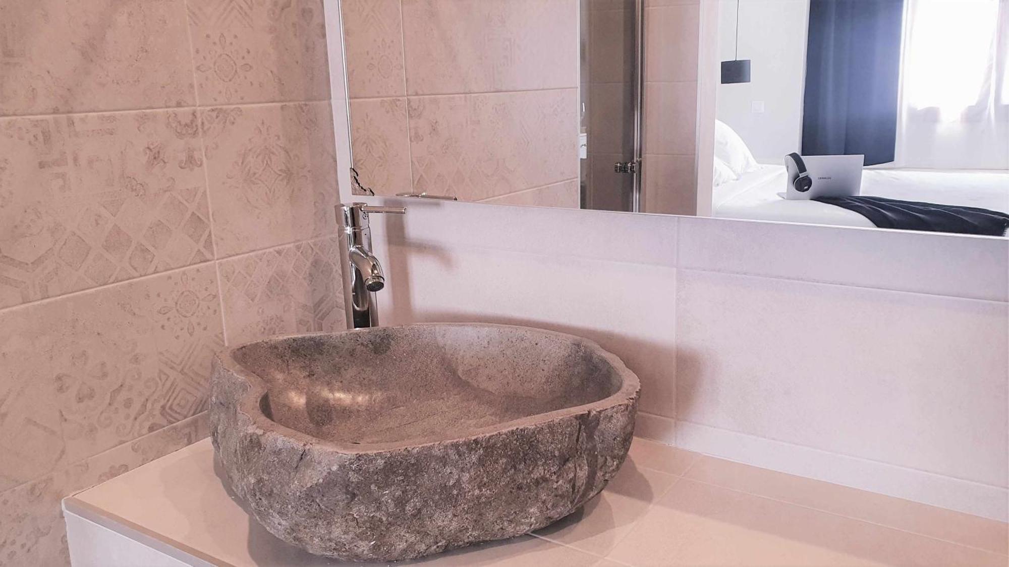 Deluxe Double Room Bath