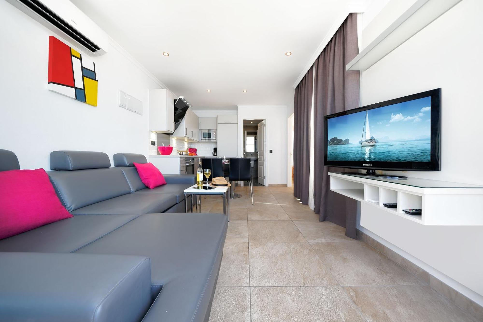 Deluxe Two-Bedroom Apartment with sea view (2-6 Adults),1597549462:JPEG