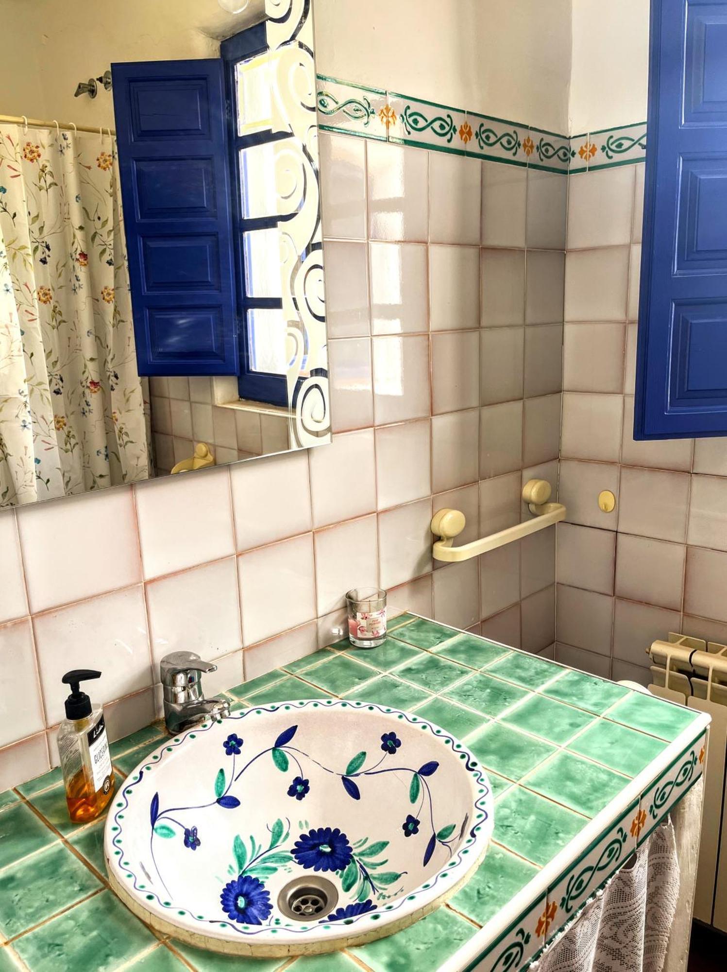 Small Double Room,1604082795:JPEG