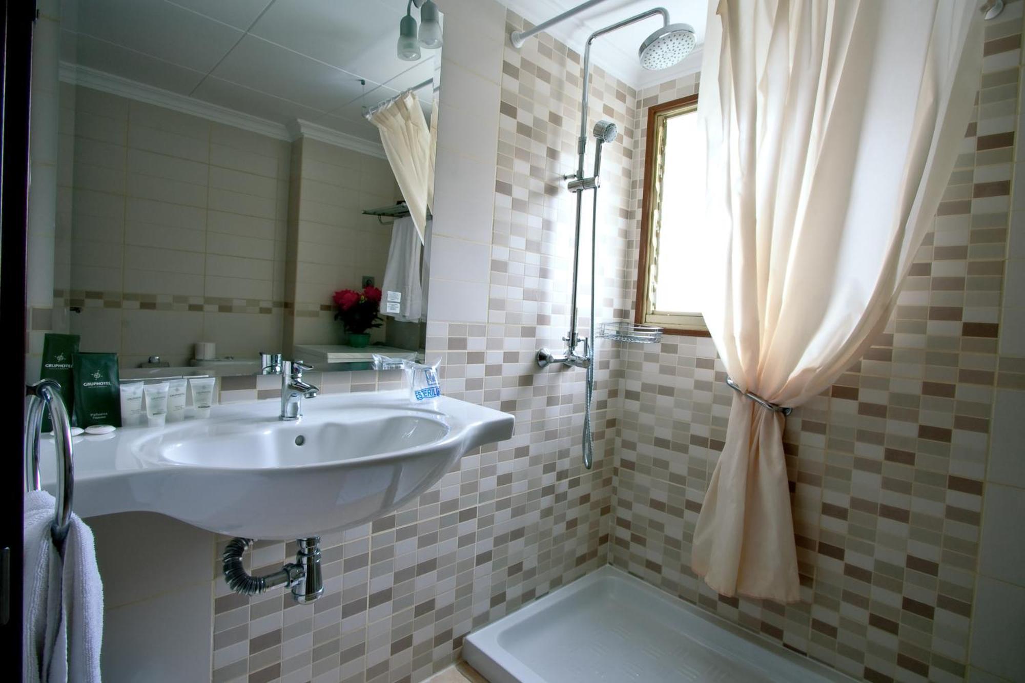 One-Bedroom Apartment,1272778507:JPEG