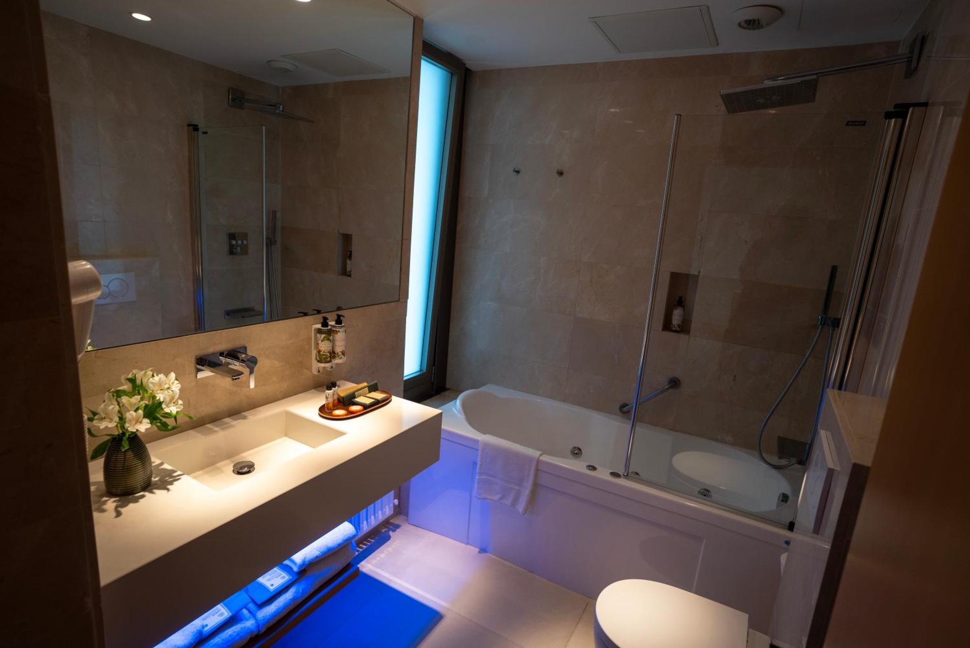 Junior Suite,1598890680:JPEG