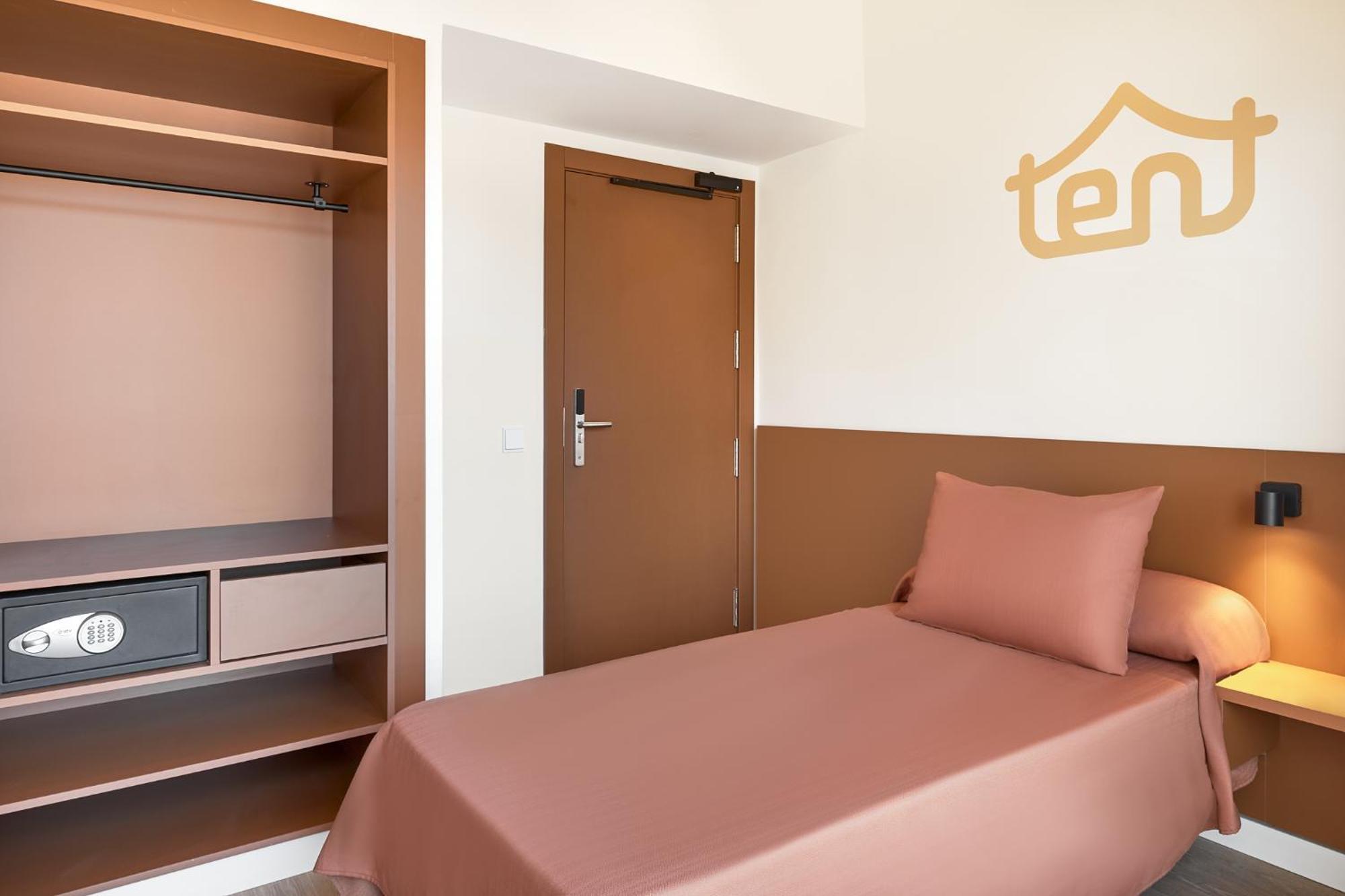 Single Room Bed & Unlimited Brunch,1599640581:JPEG