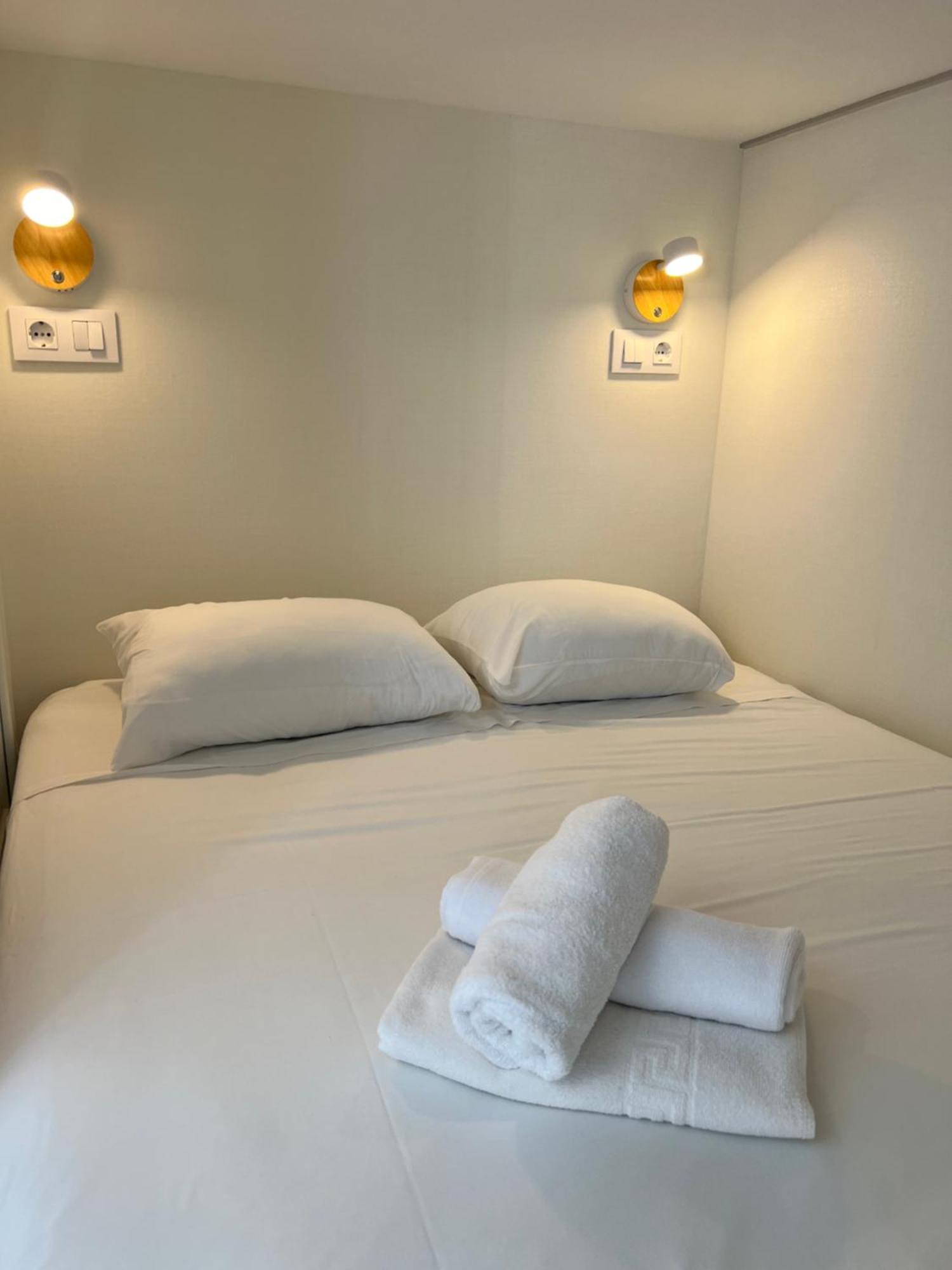 Quadruple Capsule Room - Private Use