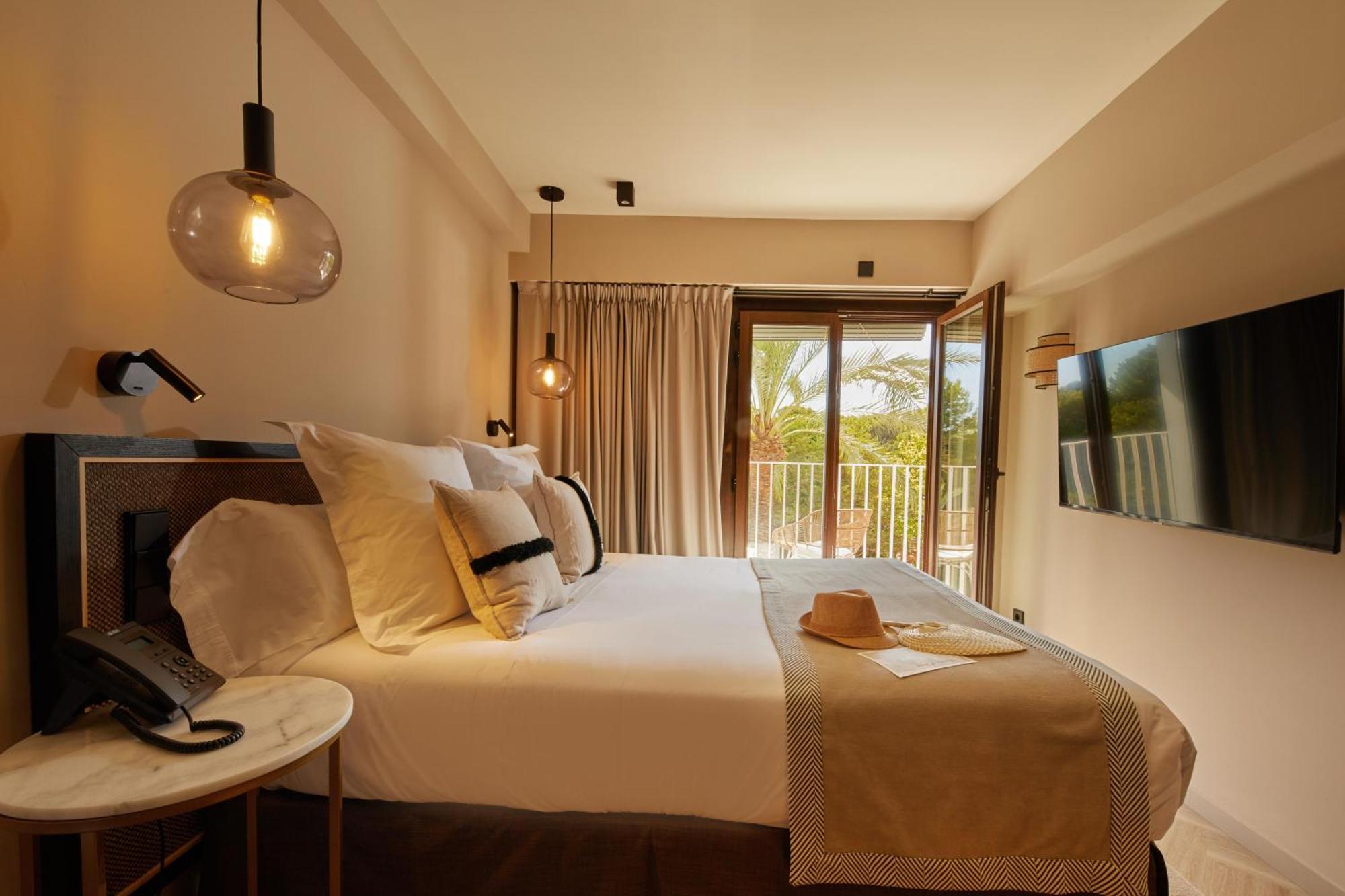 Junior Suite with Balcony,1602460071:JPEG