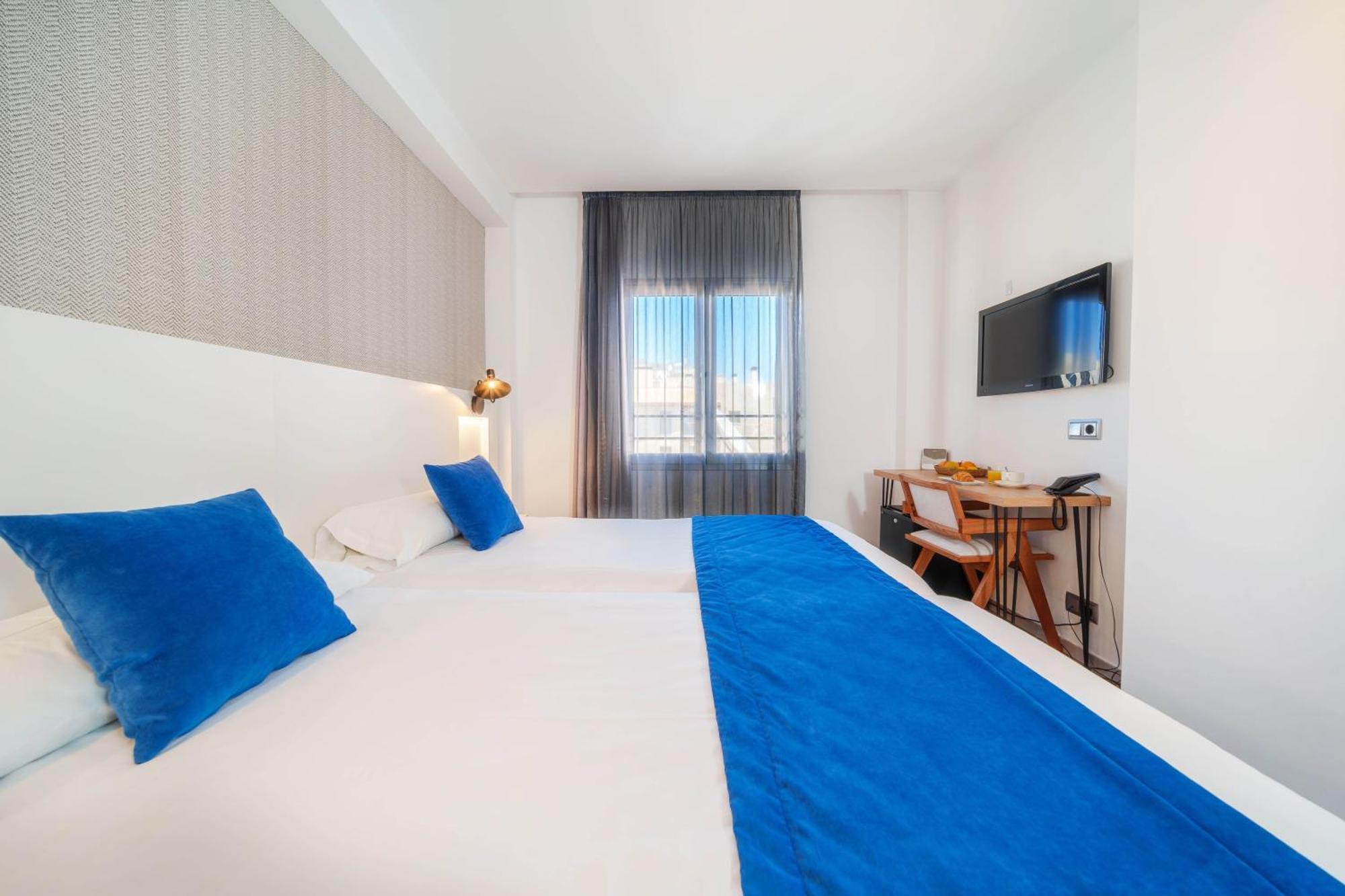 Twin Room,1608789977:JPEG