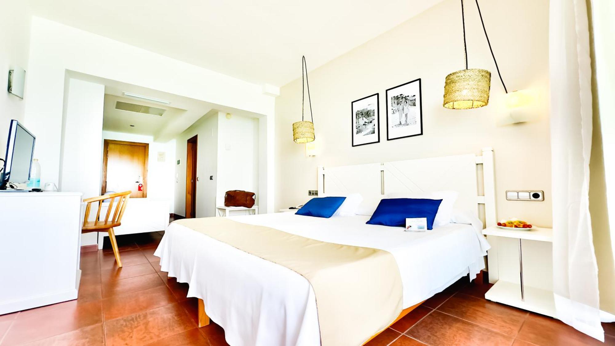 Economic Double Room with Pool View