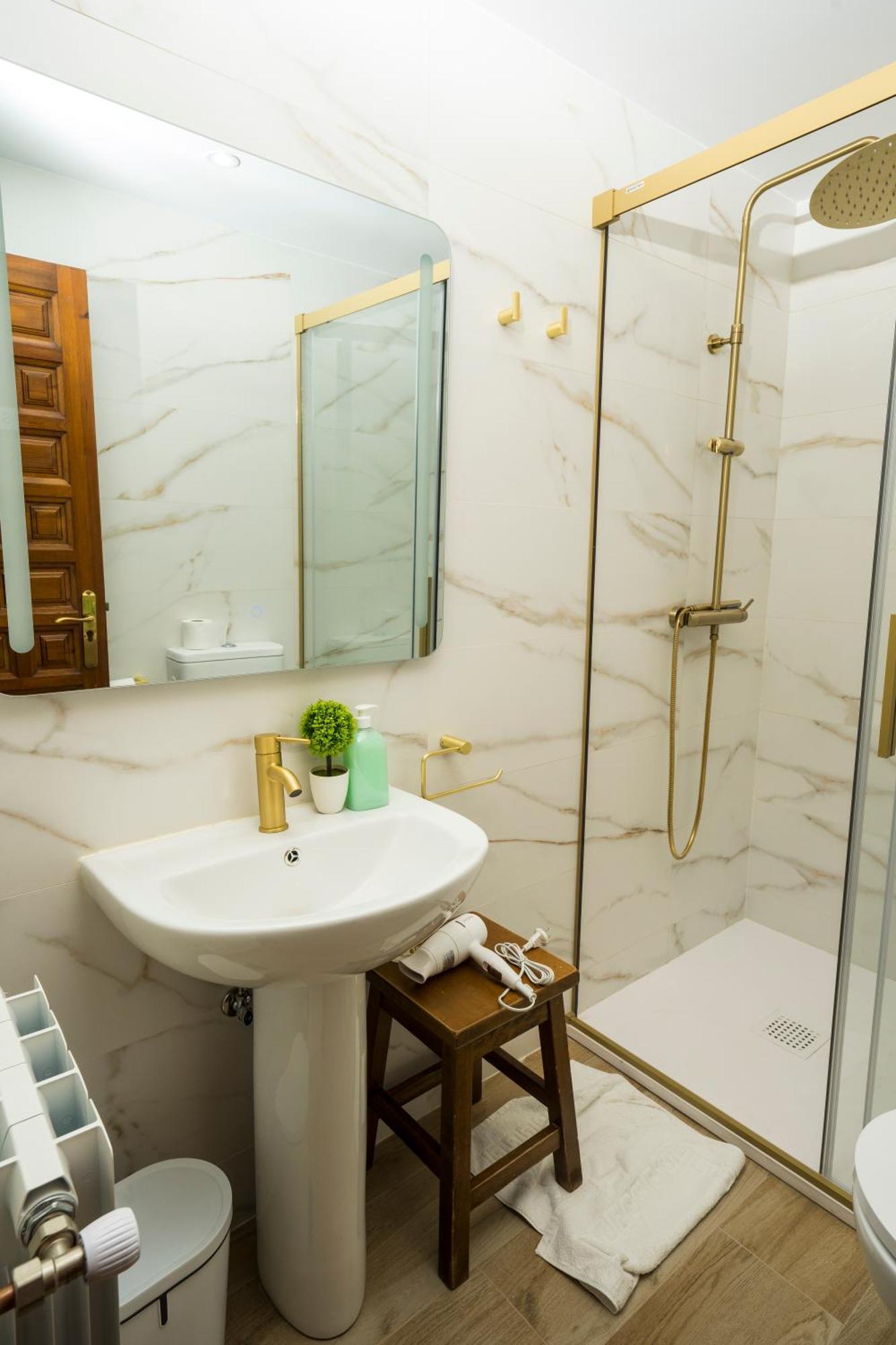 Habitación Doble con baño compartido - 2 camas