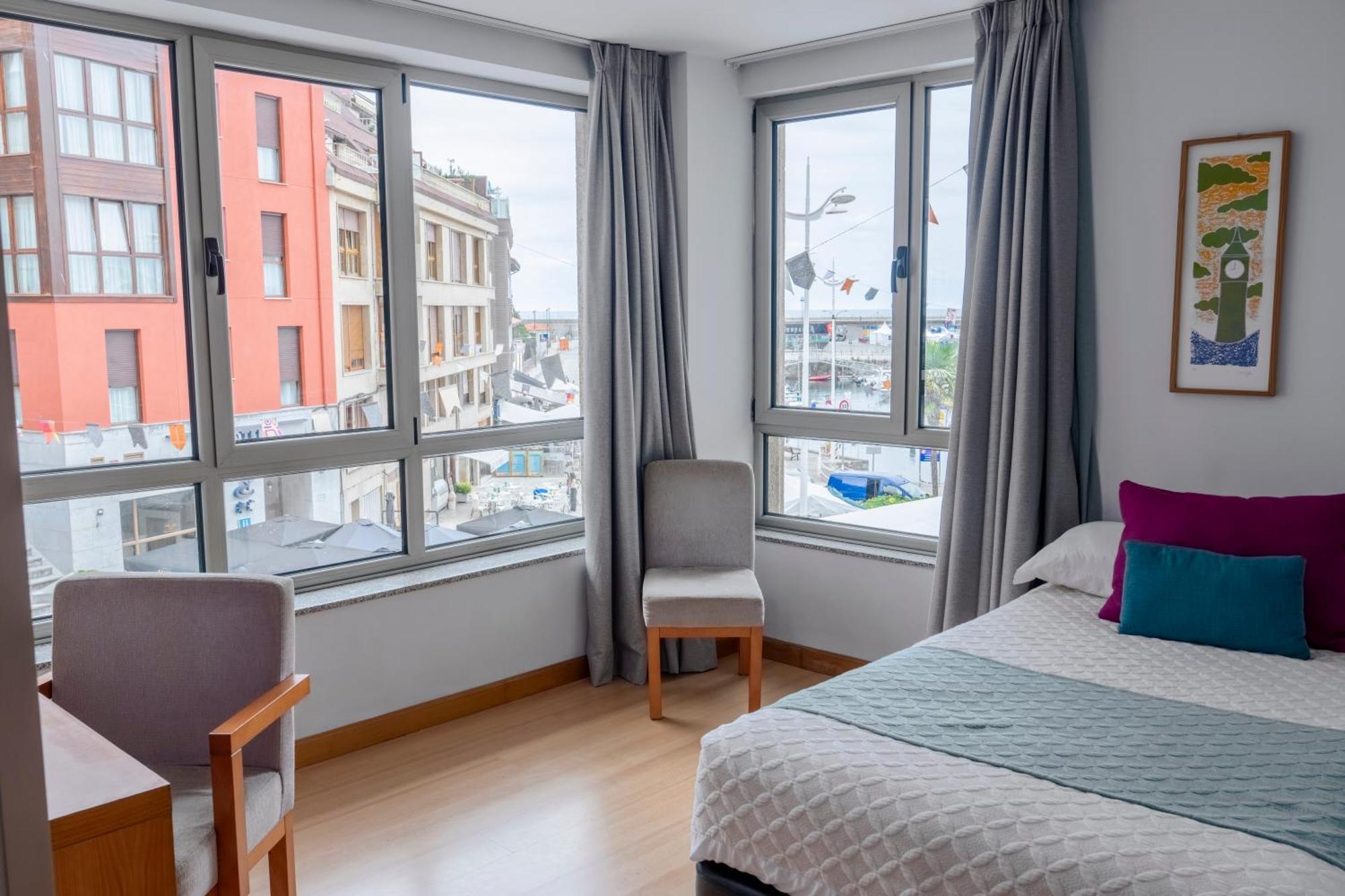 Habitación Superior con cama supletoria y vistas a la ciudad - 2 camas individuales