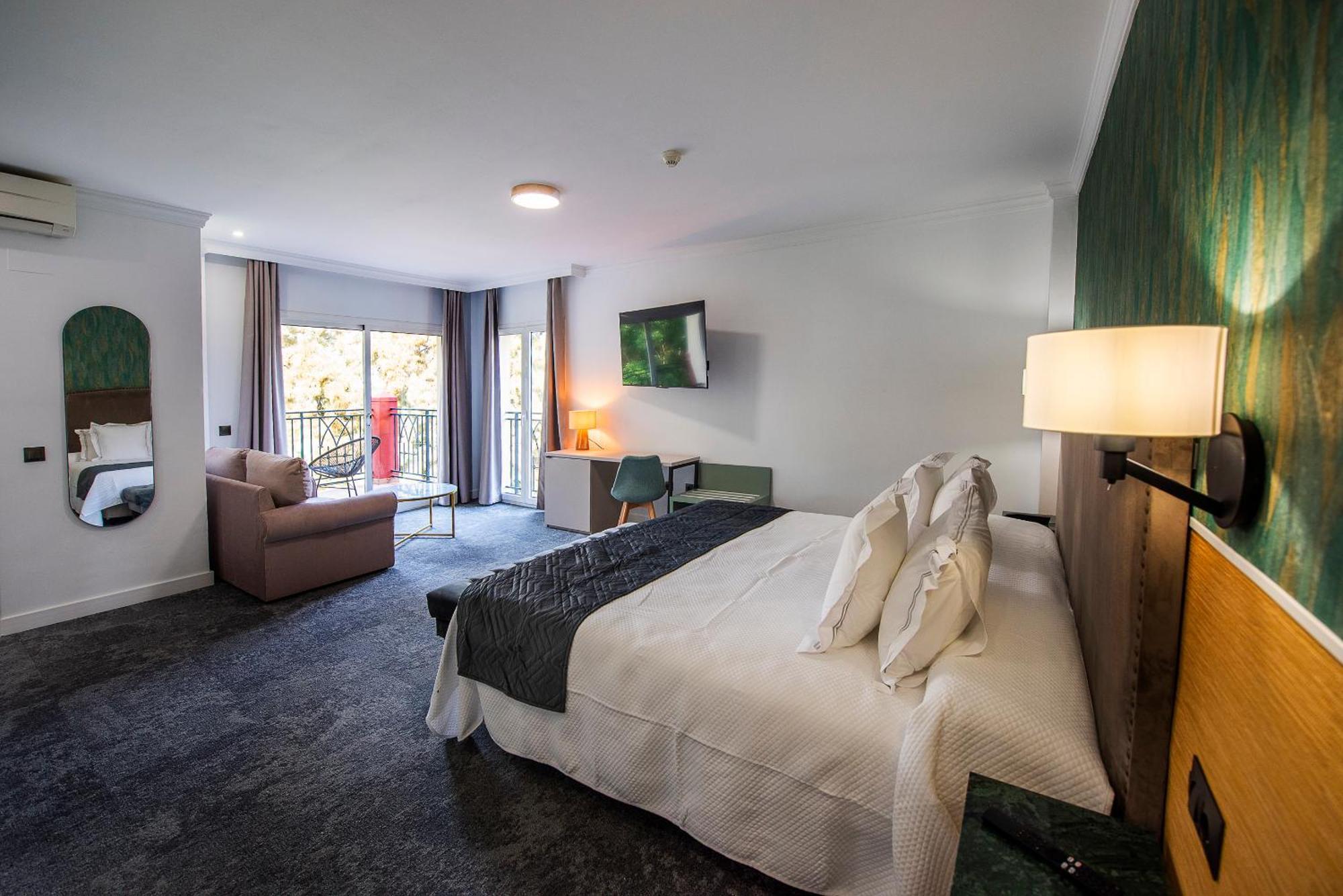 Deluxe King Room,1627142421:JPEG