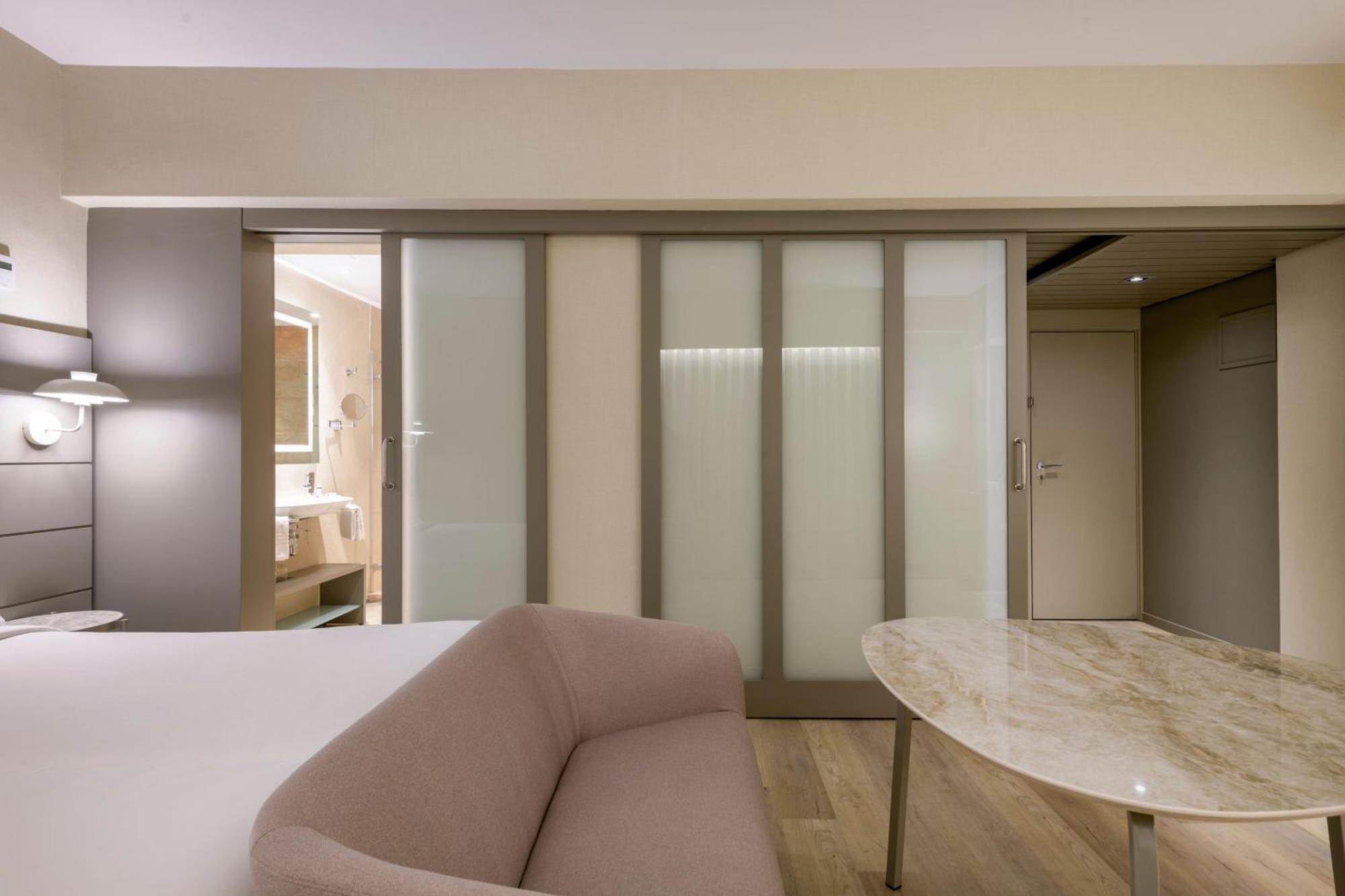 Superior King Room, Guest room, 1 King,1629388886:JPEG
