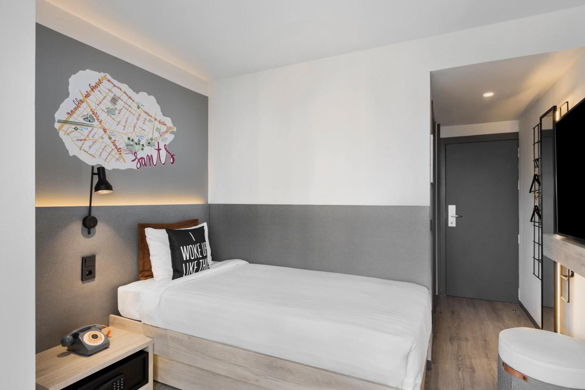 Moxy Single Room Balcony