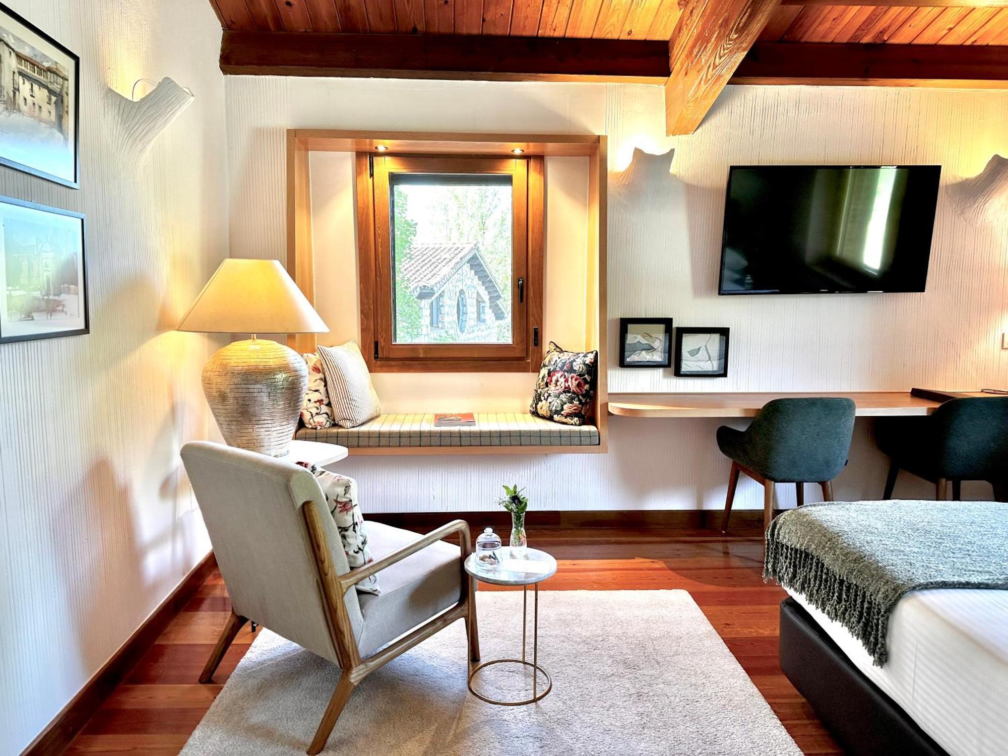 Classic Double Room,1631554118:JPEG