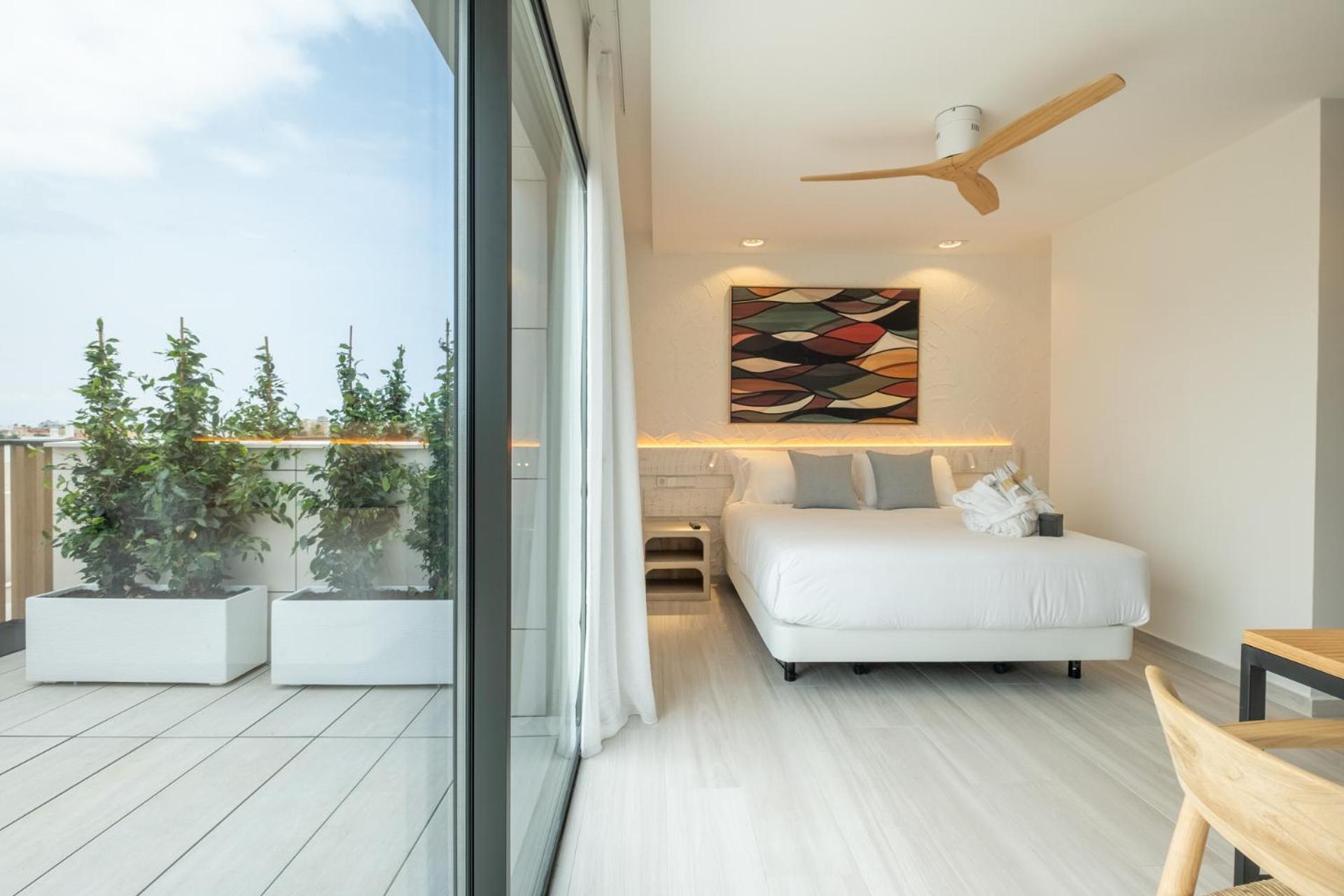 Habitación Superior con cama grande y terraza