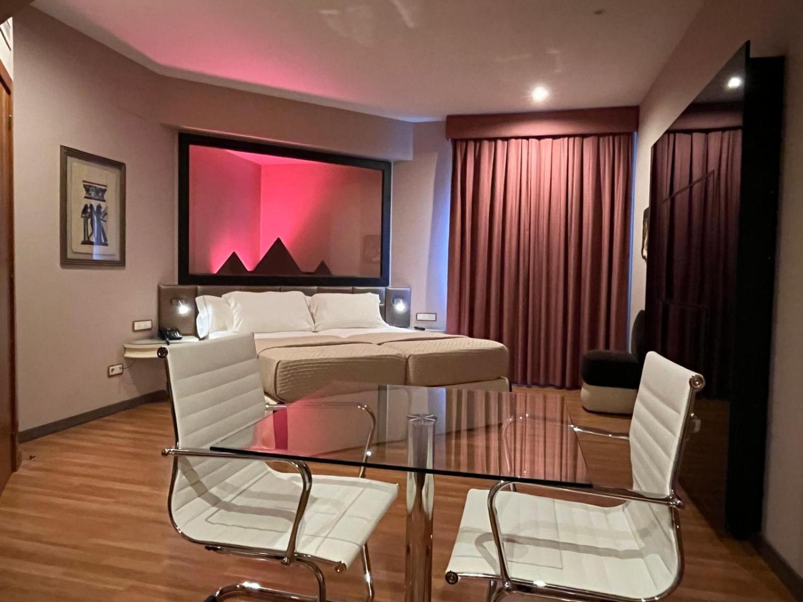 Twin Room,1633687202:JPEG