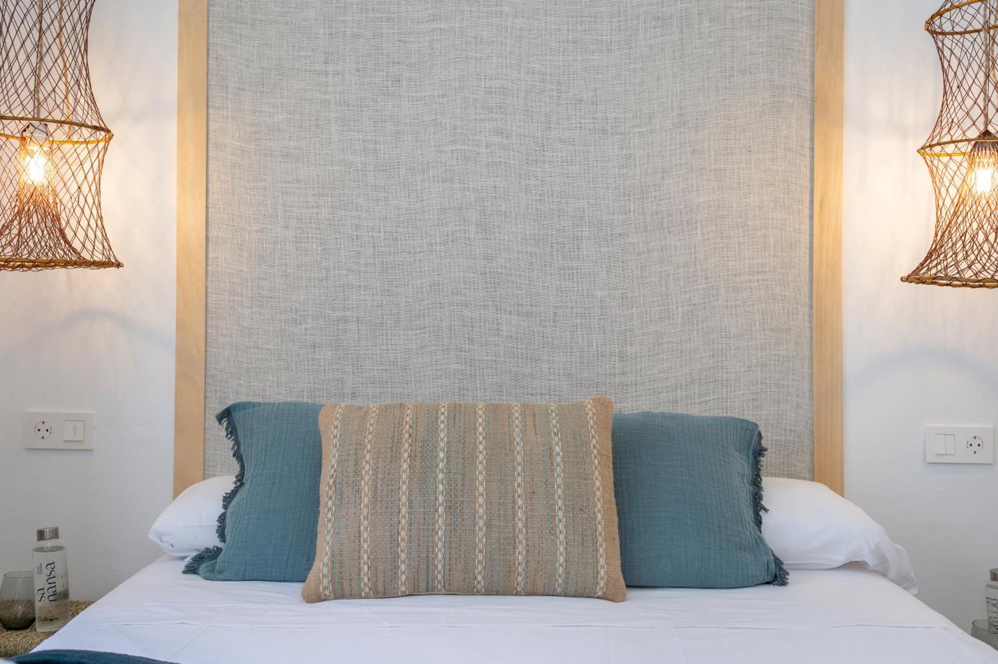 Small Double Room Exterior,1634363683:JPEG