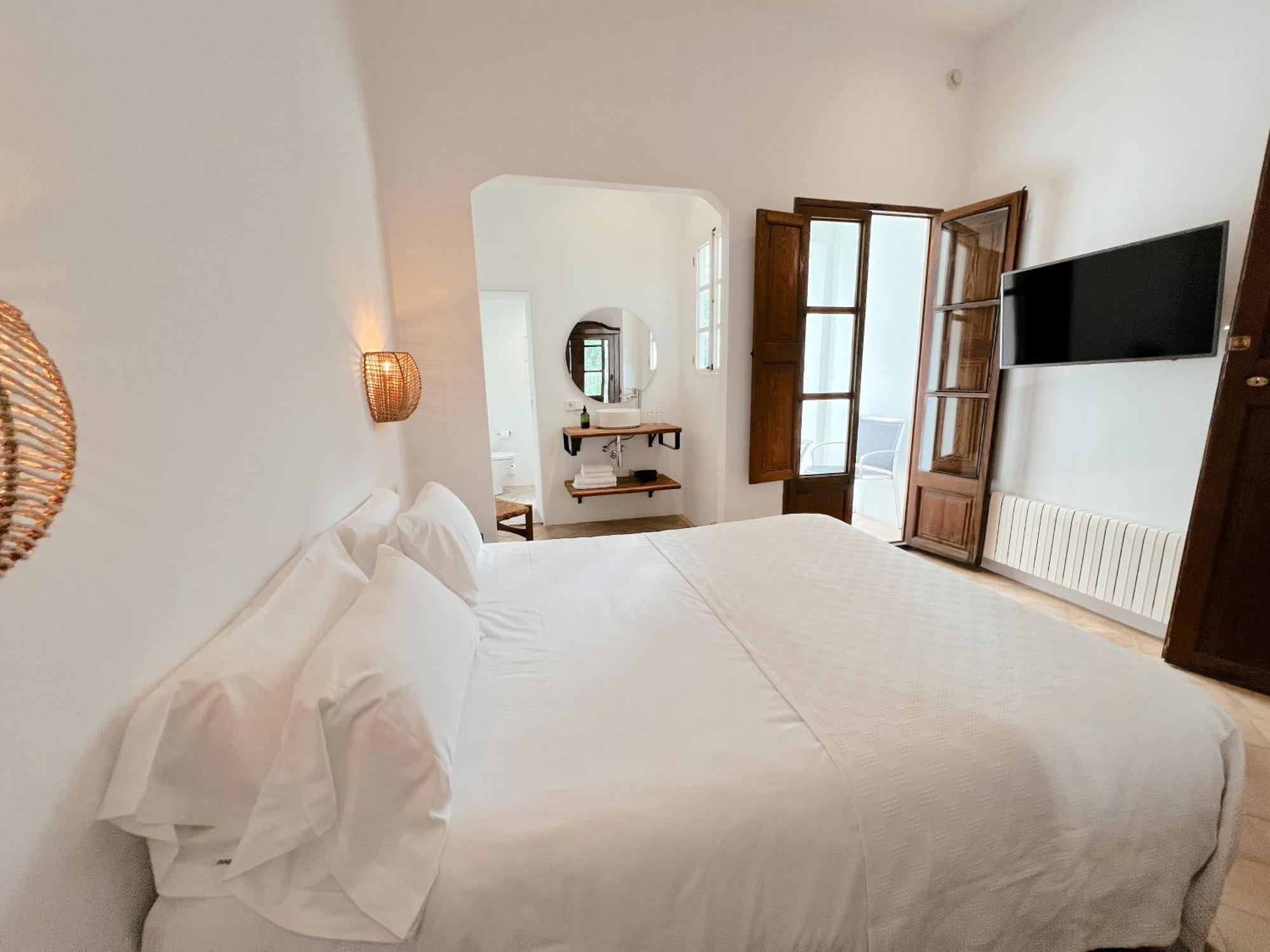 Deluxe Double Room with Balcony,1636001208:JPEG